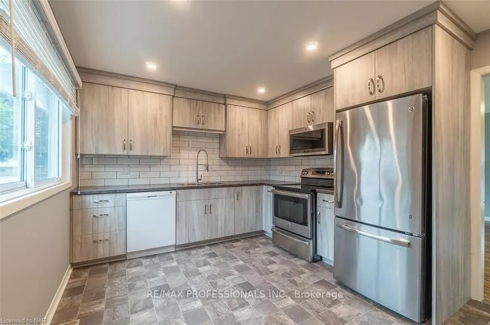 35 Carriage Road, #Upper