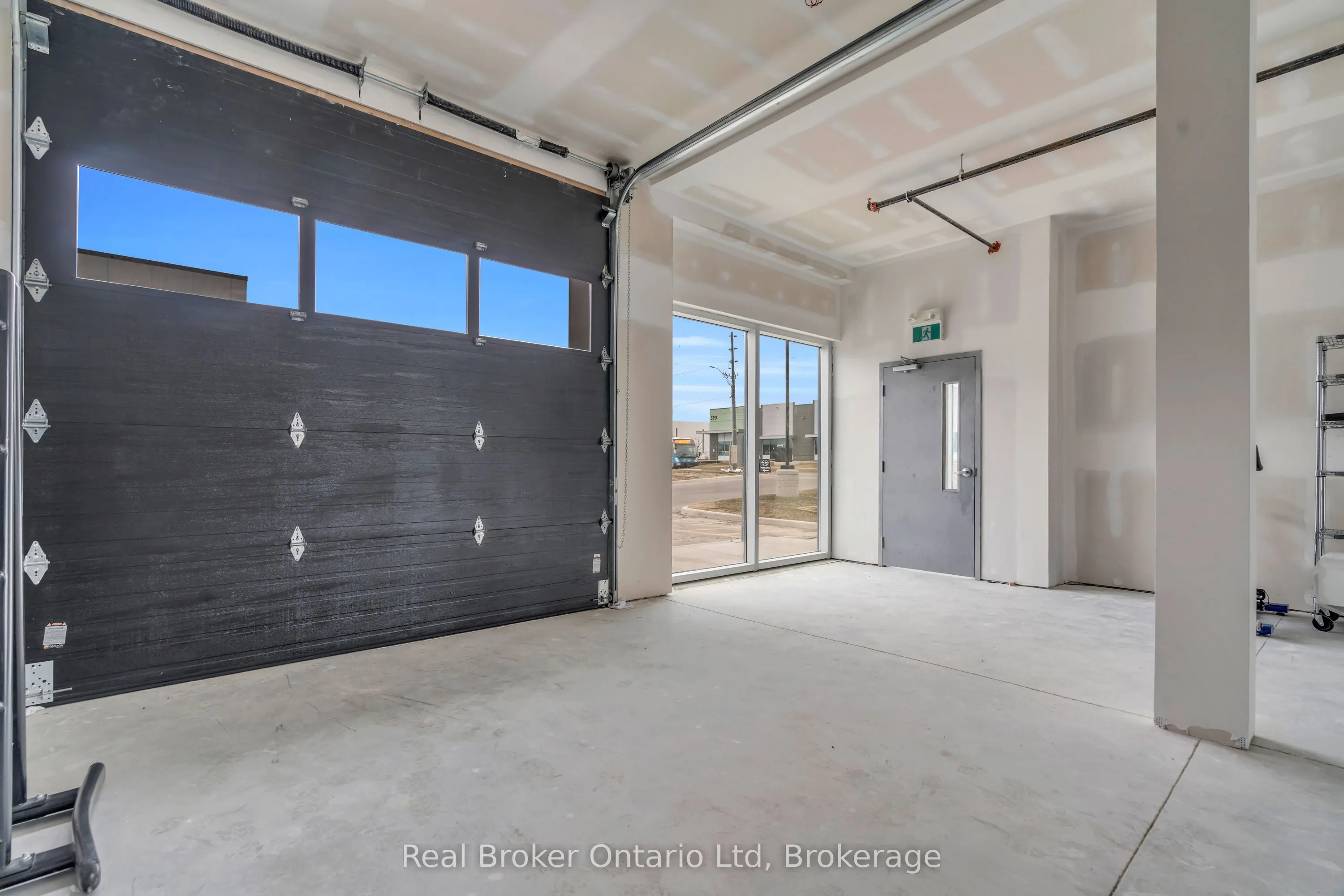 595 Hanlon Creek Boulevard, #1 - Full