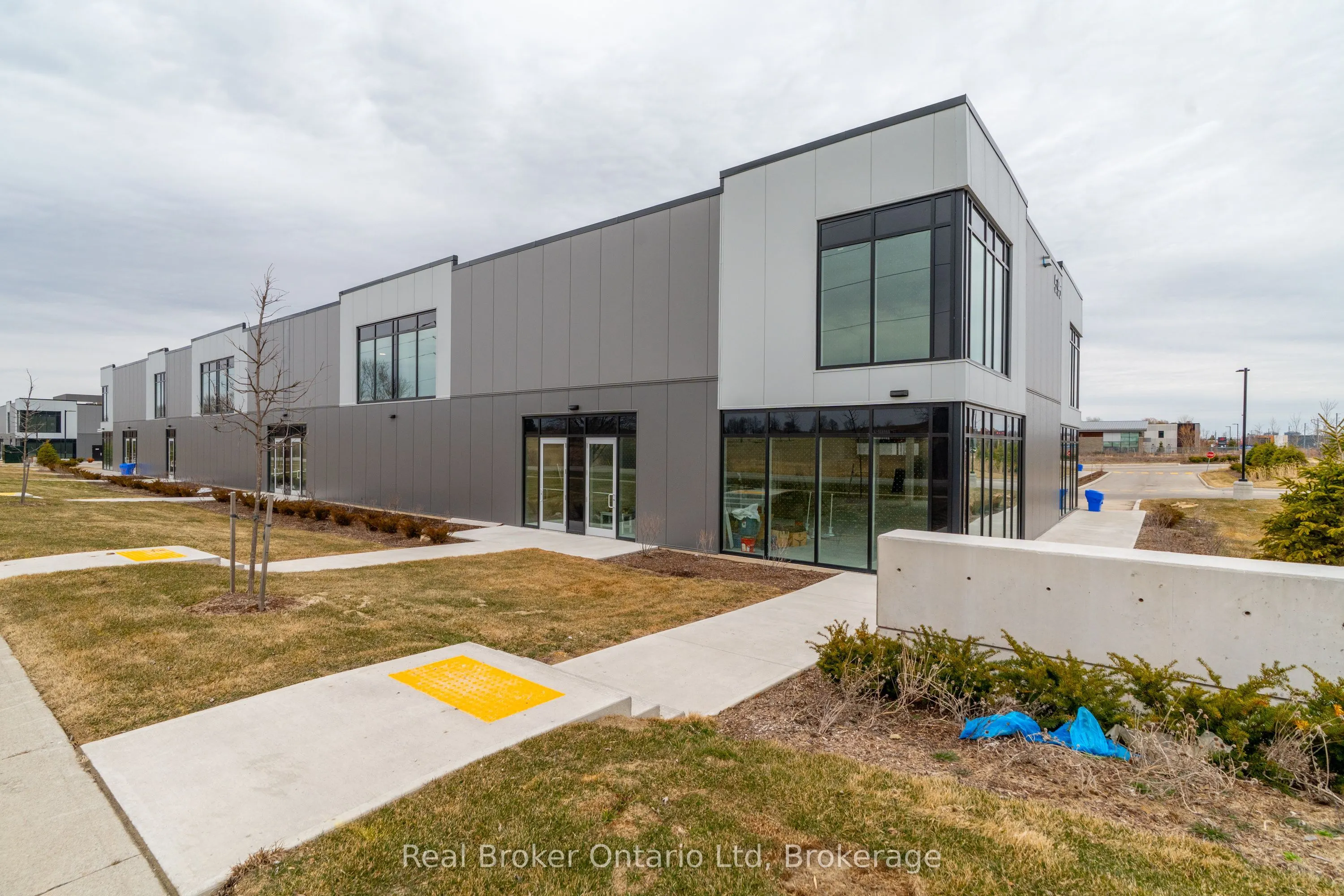 595 Hanlon Creek Boulevard, #1 - Full
