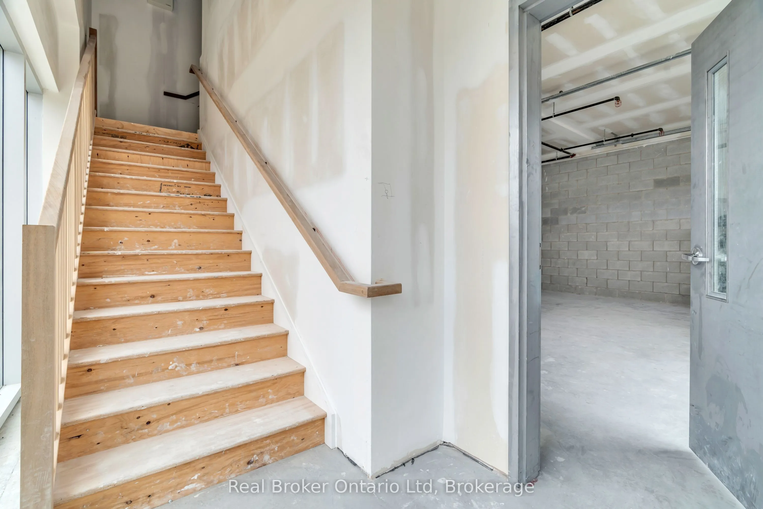 595 Hanlon Creek Boulevard, #1 - Full