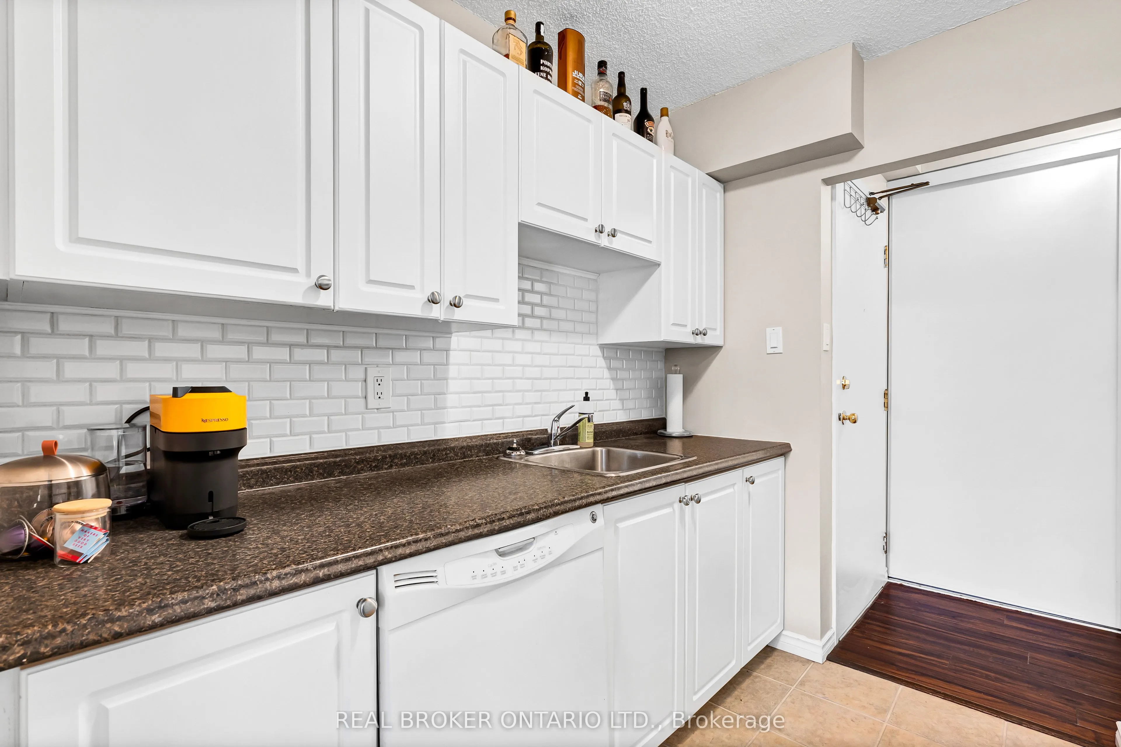 110 Forward Avenue, #209