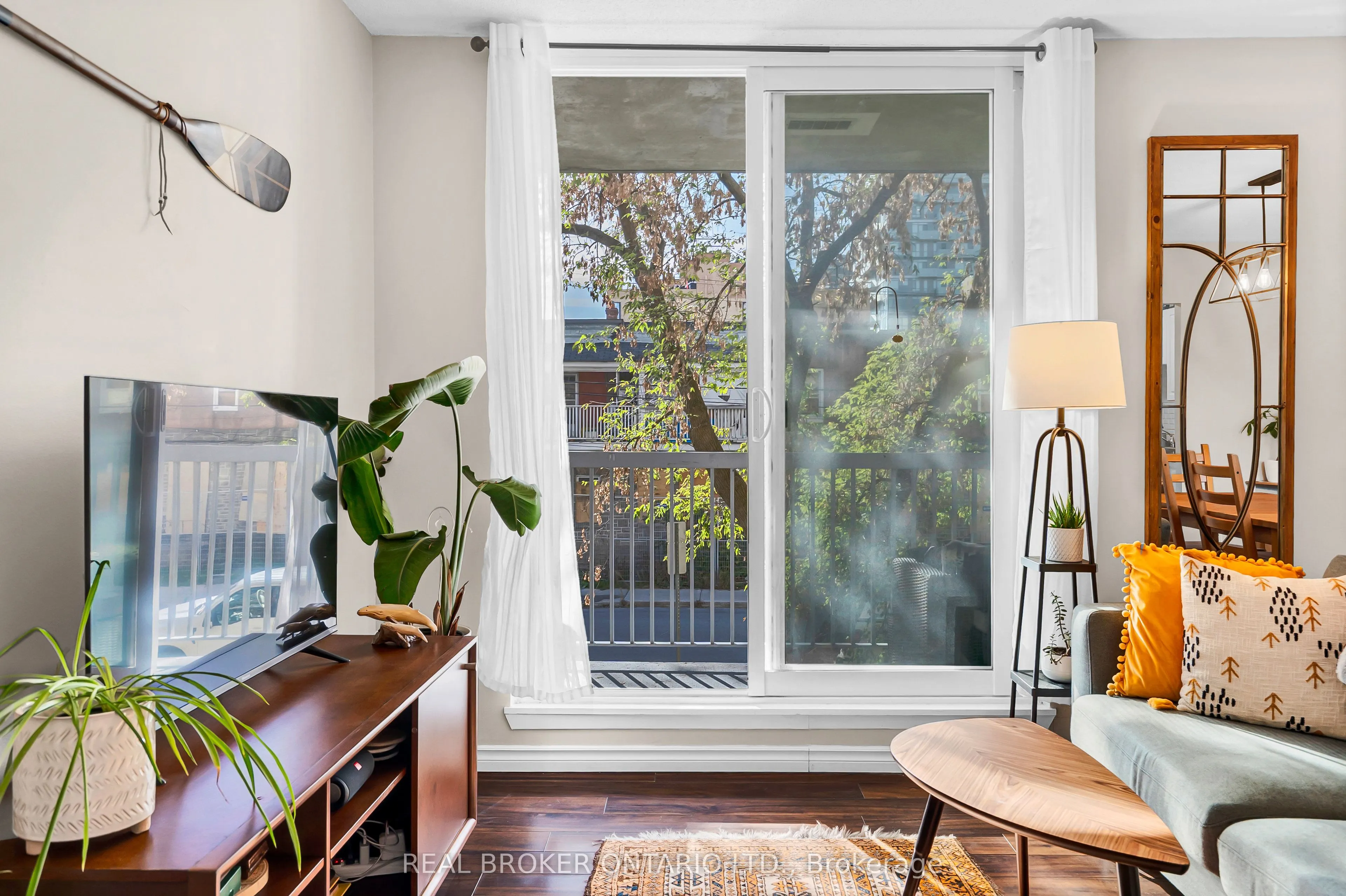 110 Forward Avenue, #209
