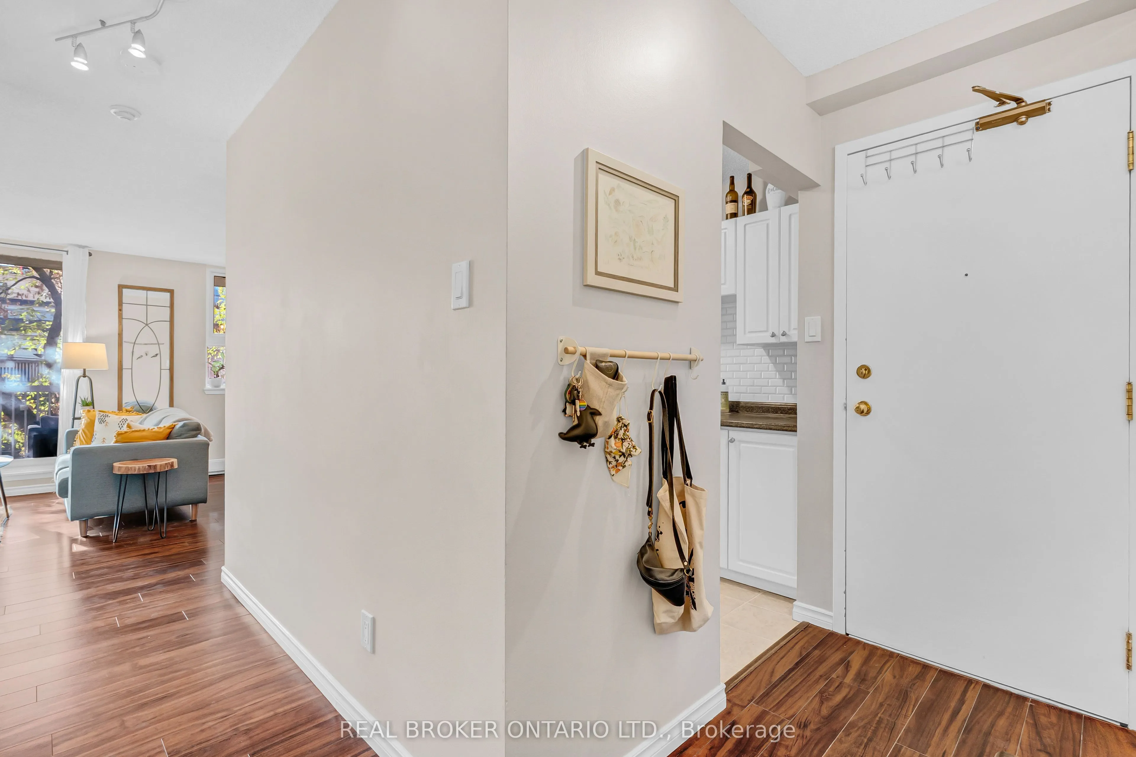 110 Forward Avenue, #209