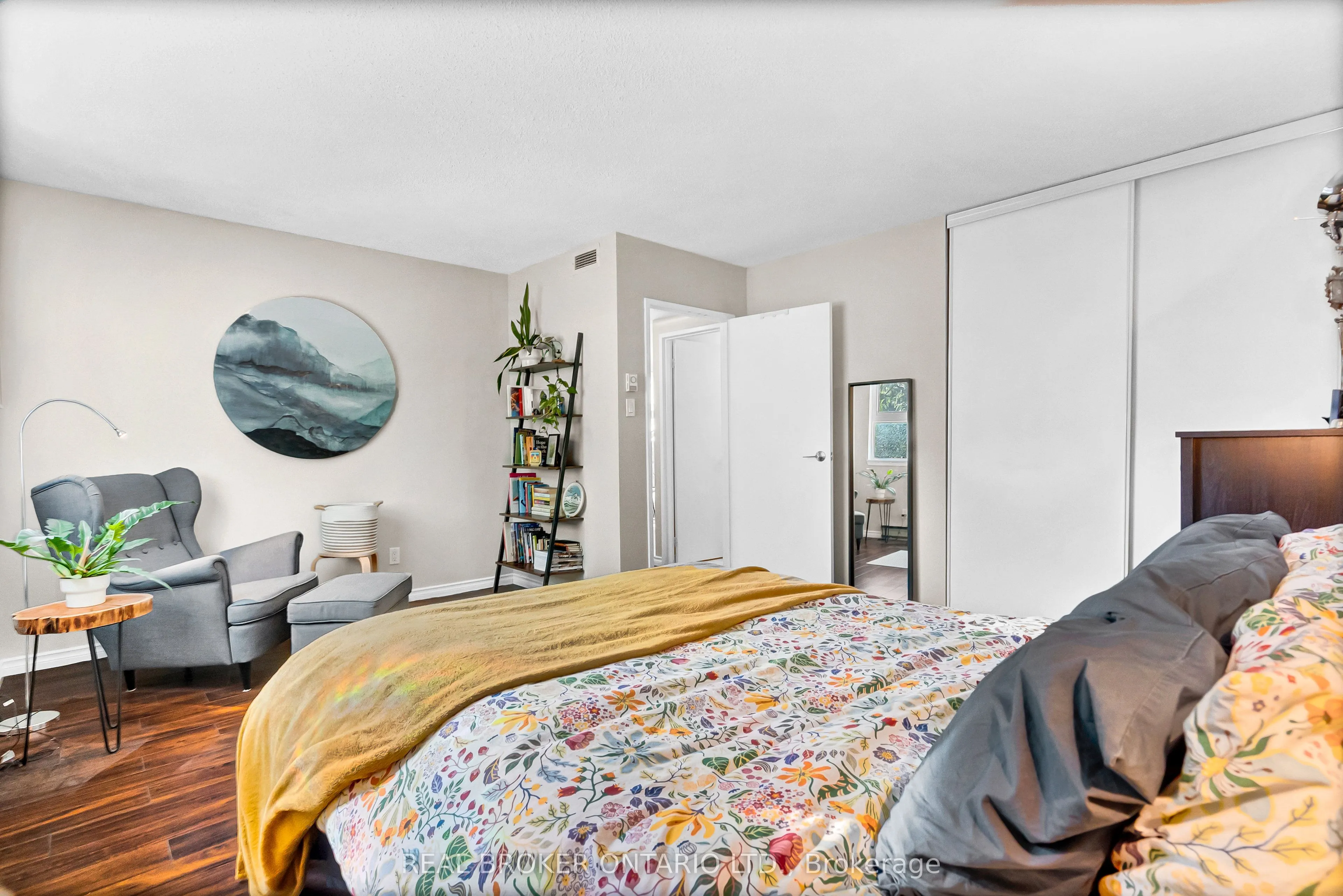 110 Forward Avenue, #209