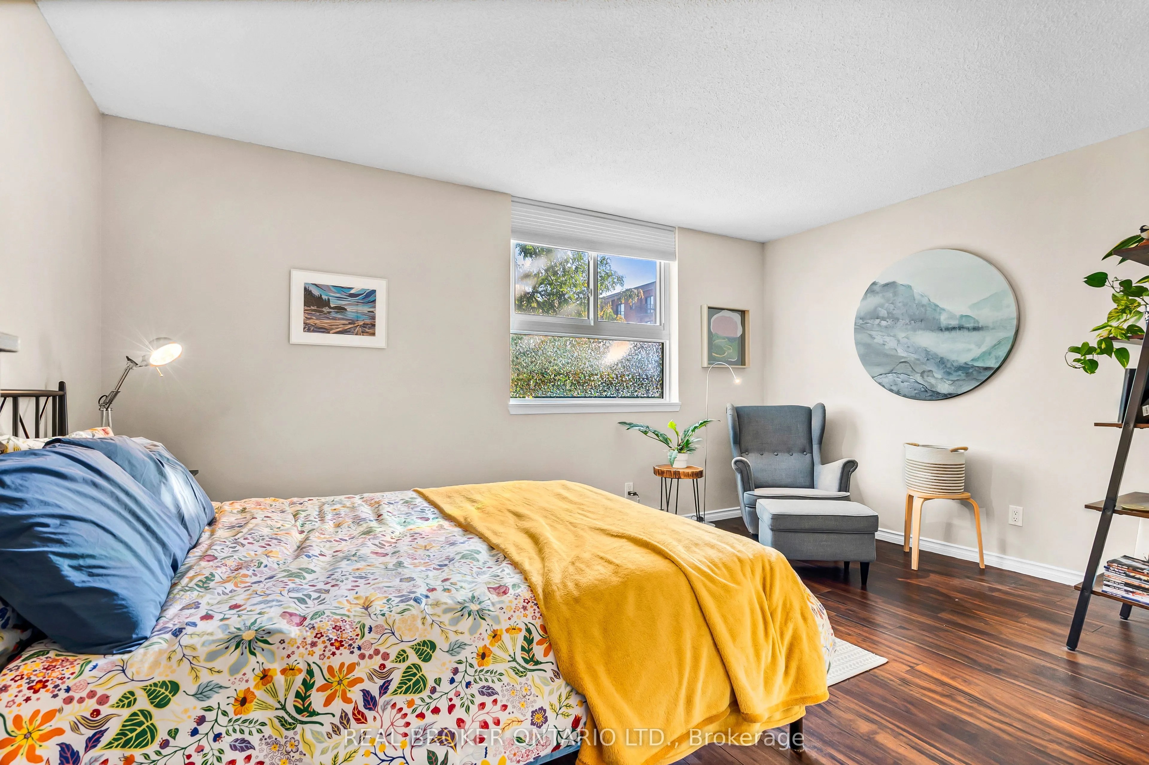 110 Forward Avenue, #209