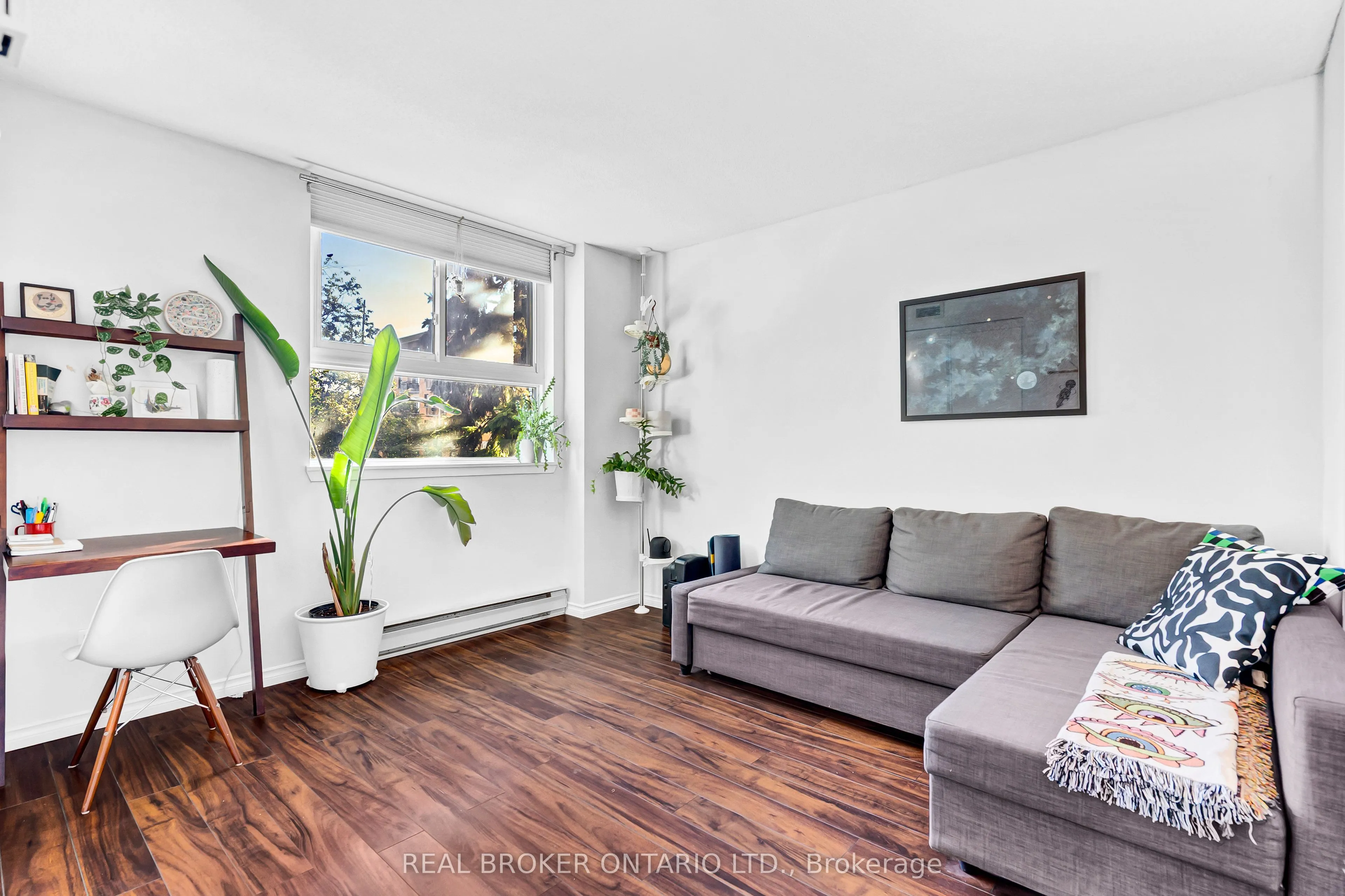 110 Forward Avenue, #209