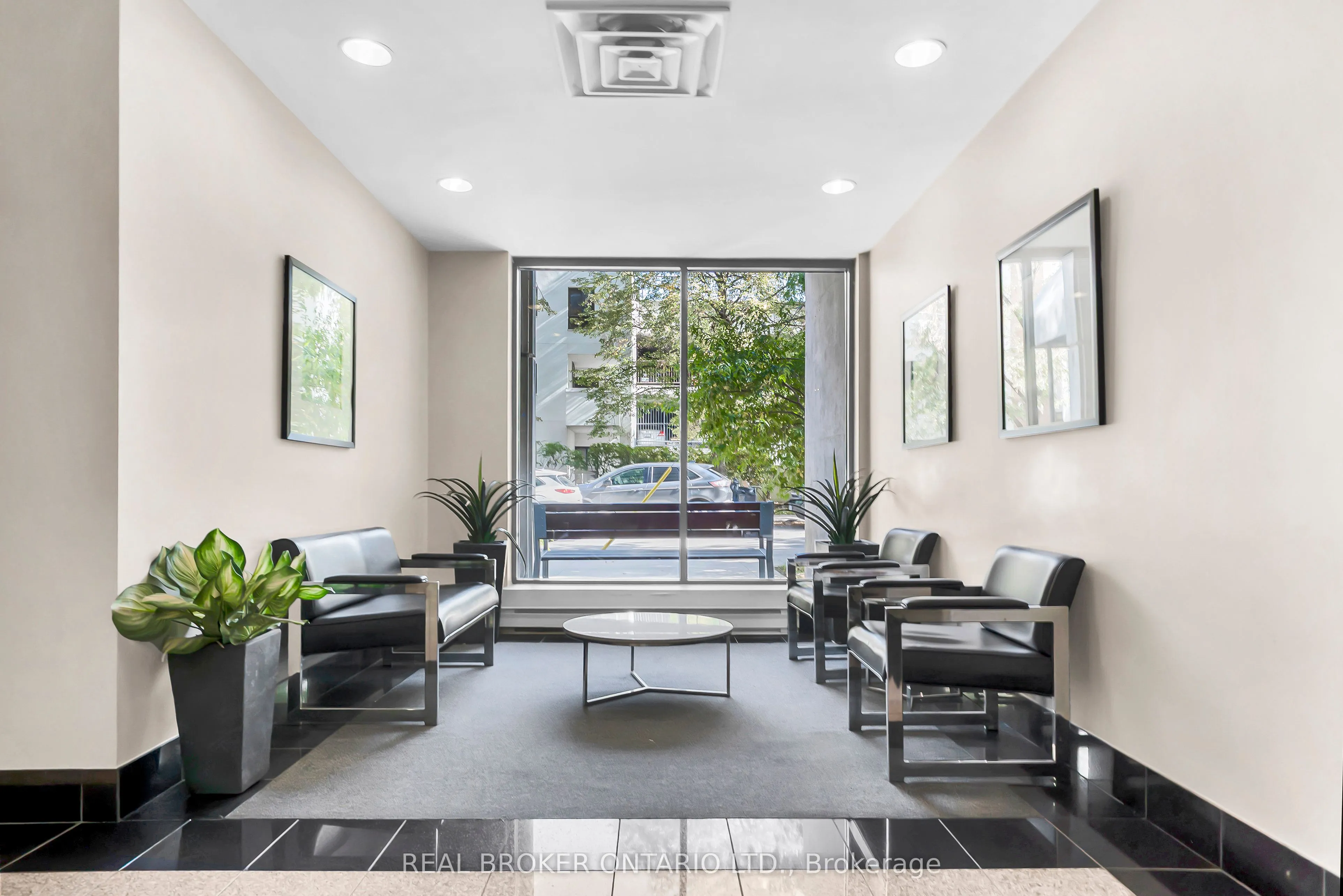110 Forward Avenue, #209