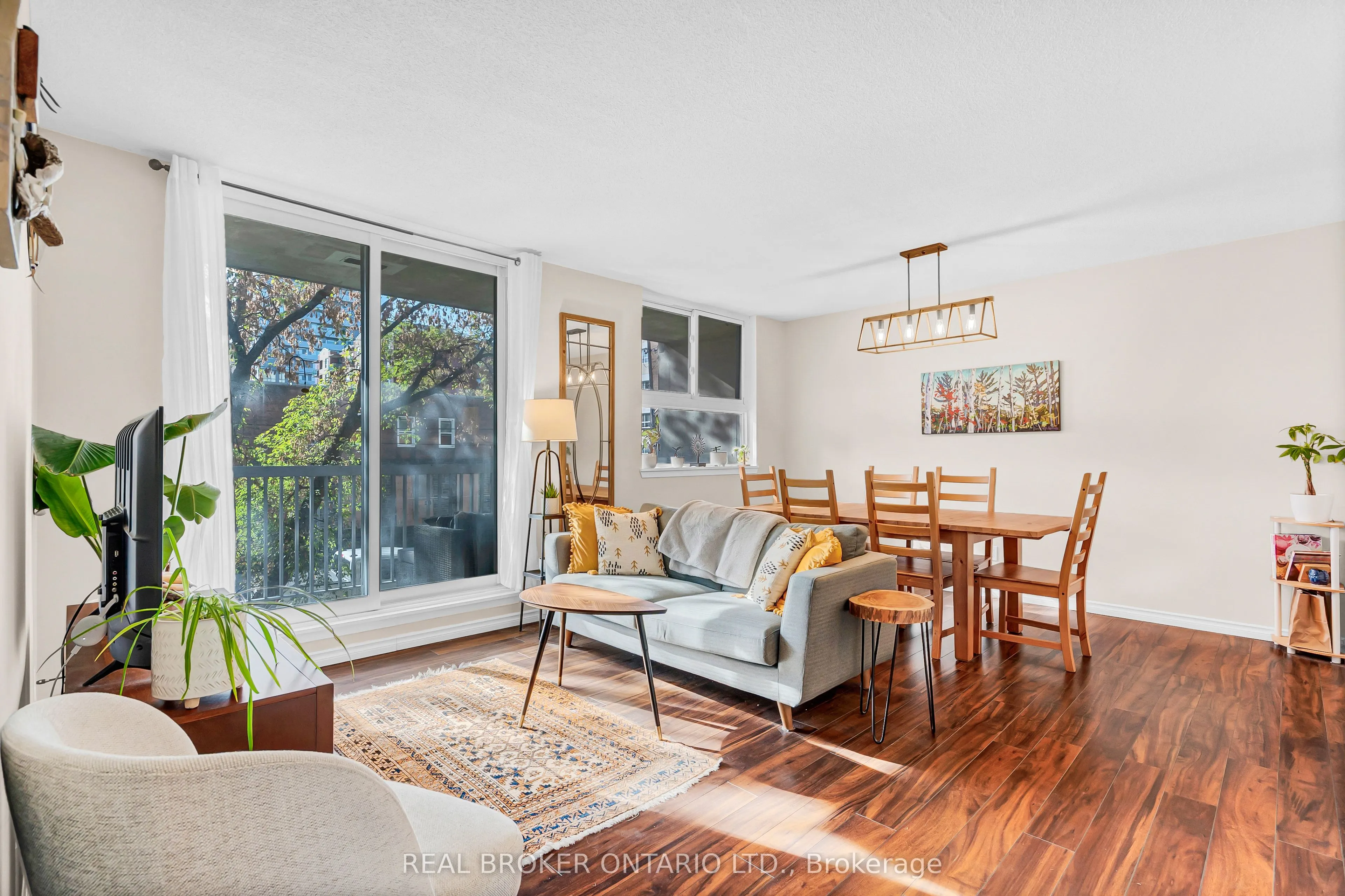 110 Forward Avenue, #209