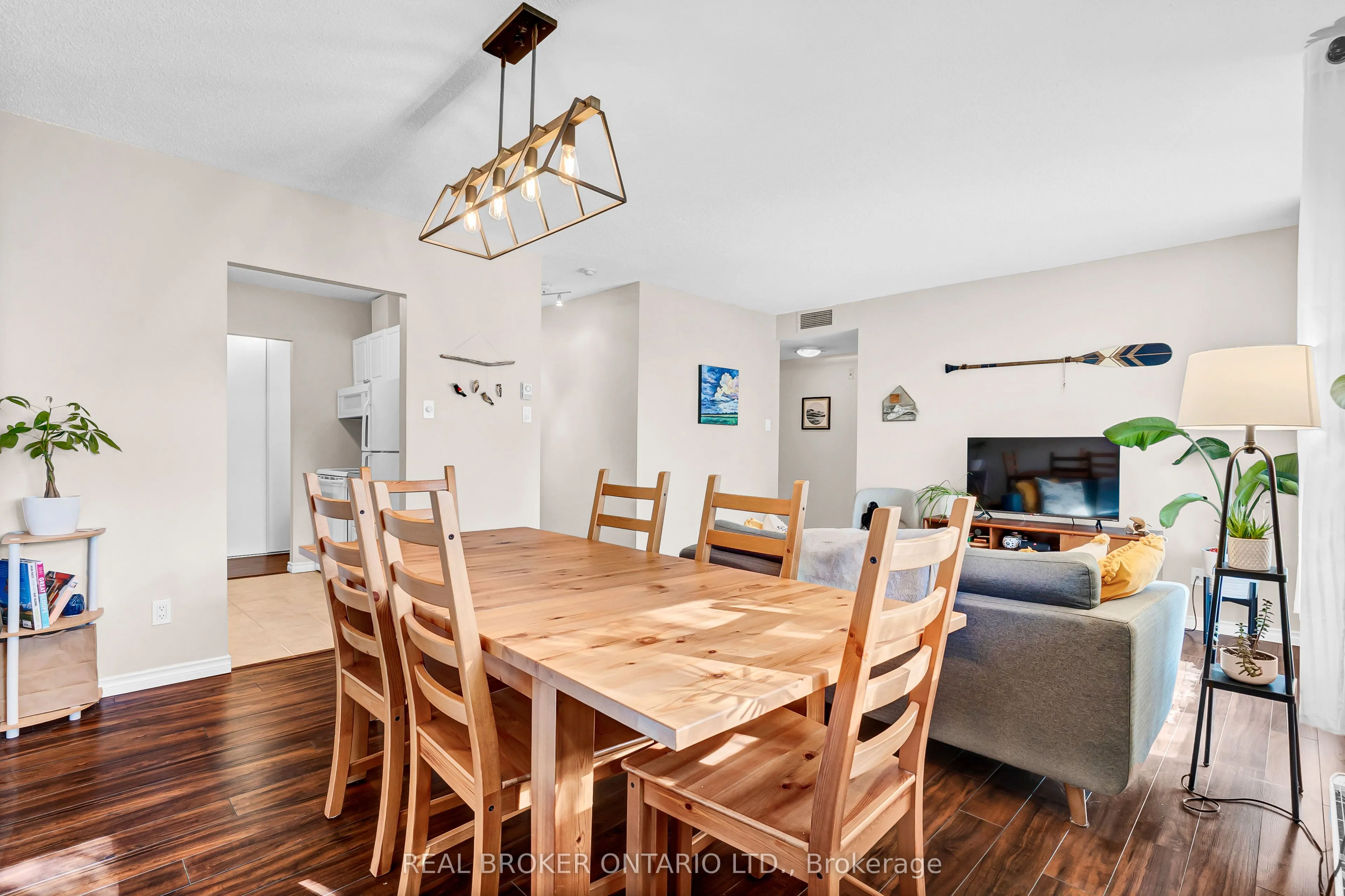 110 Forward Avenue, #209