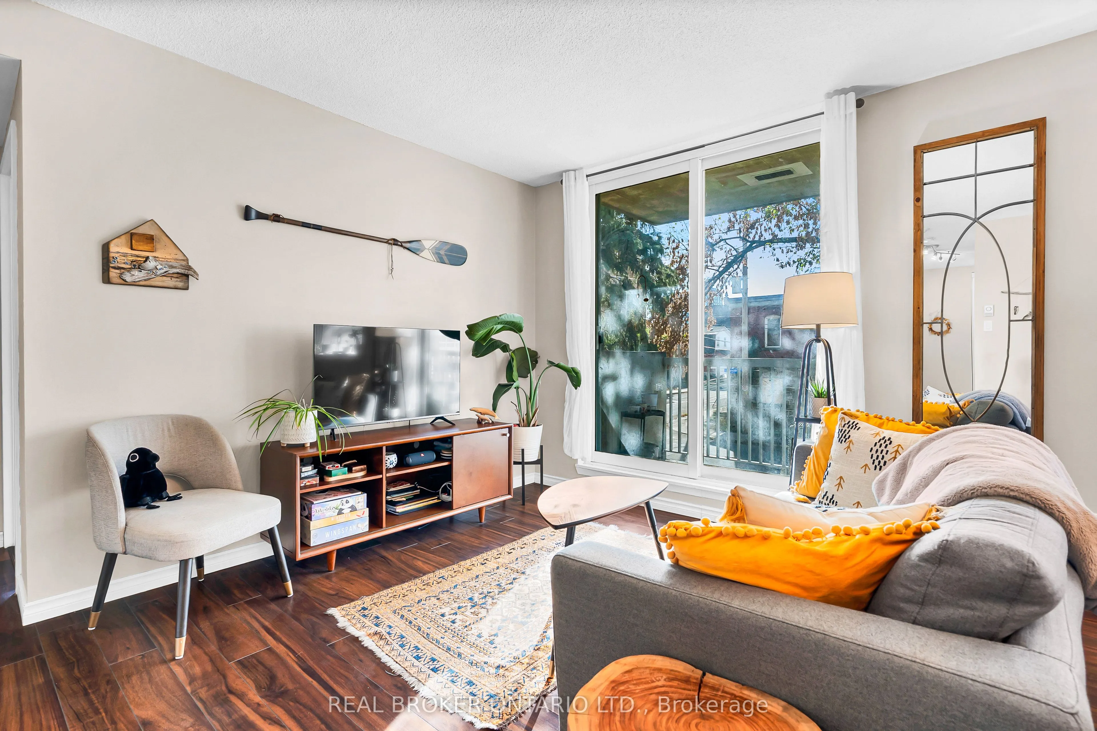 110 Forward Avenue, #209