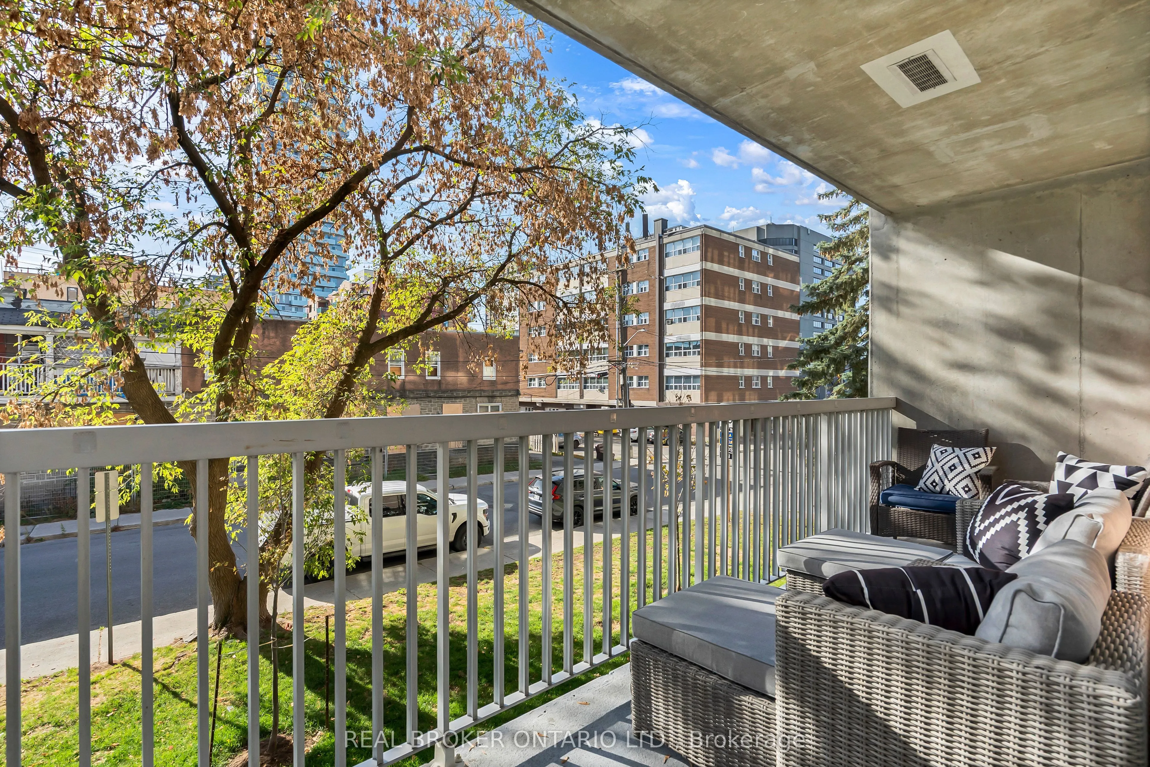 110 Forward Avenue, #209
