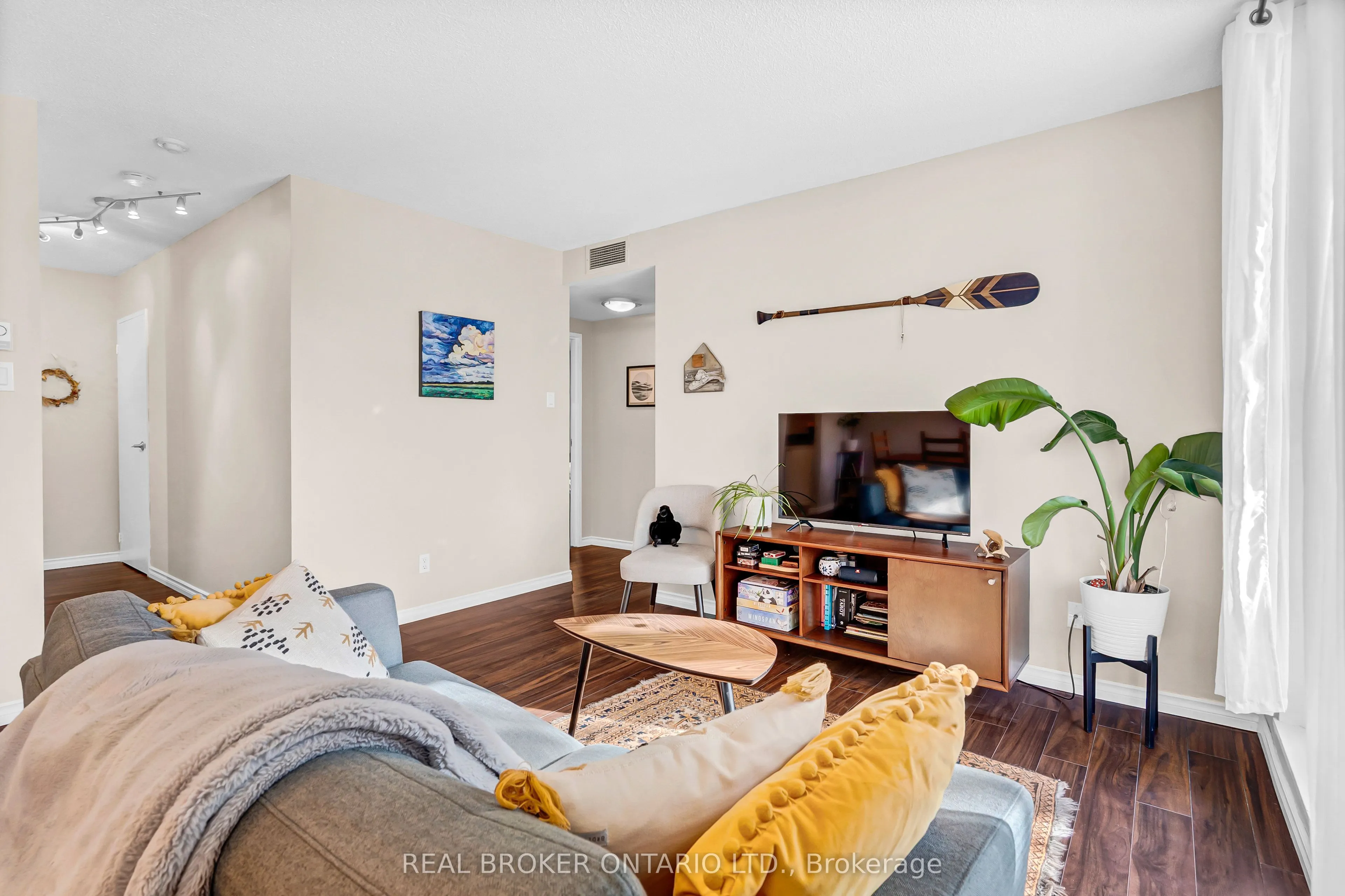 110 Forward Avenue, #209