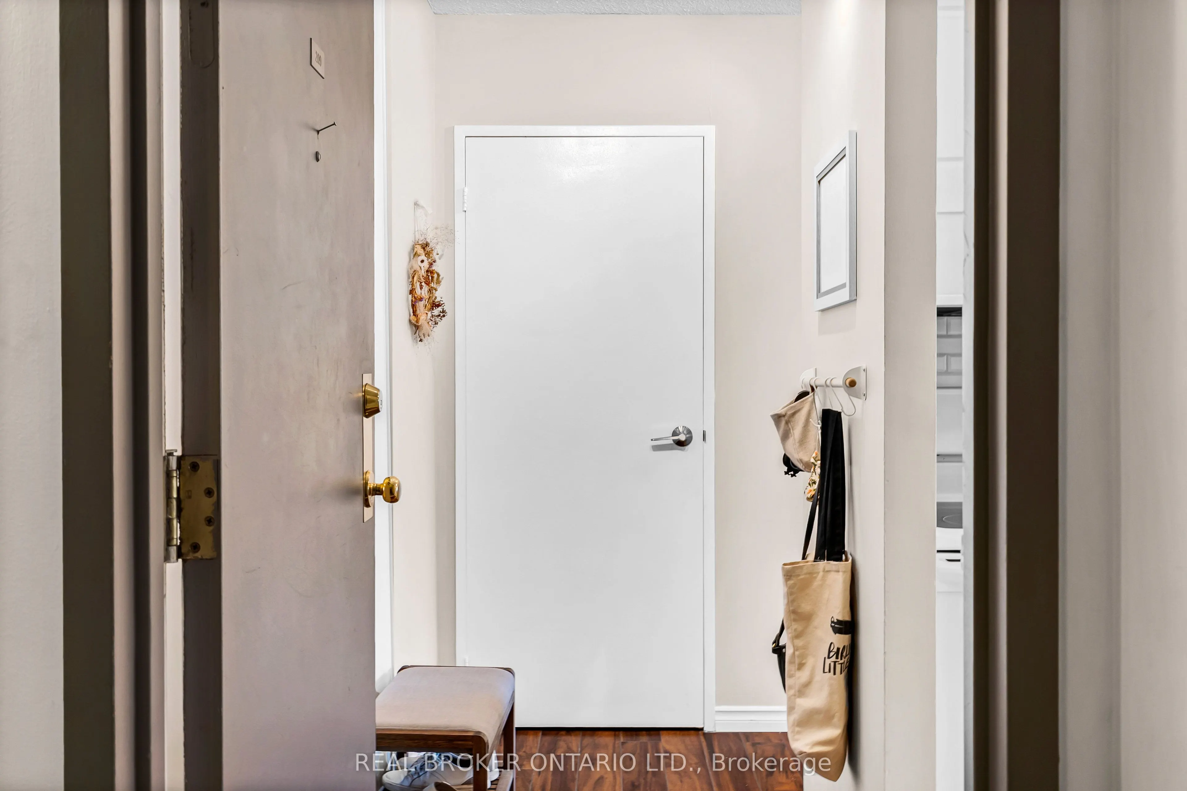 110 Forward Avenue, #209
