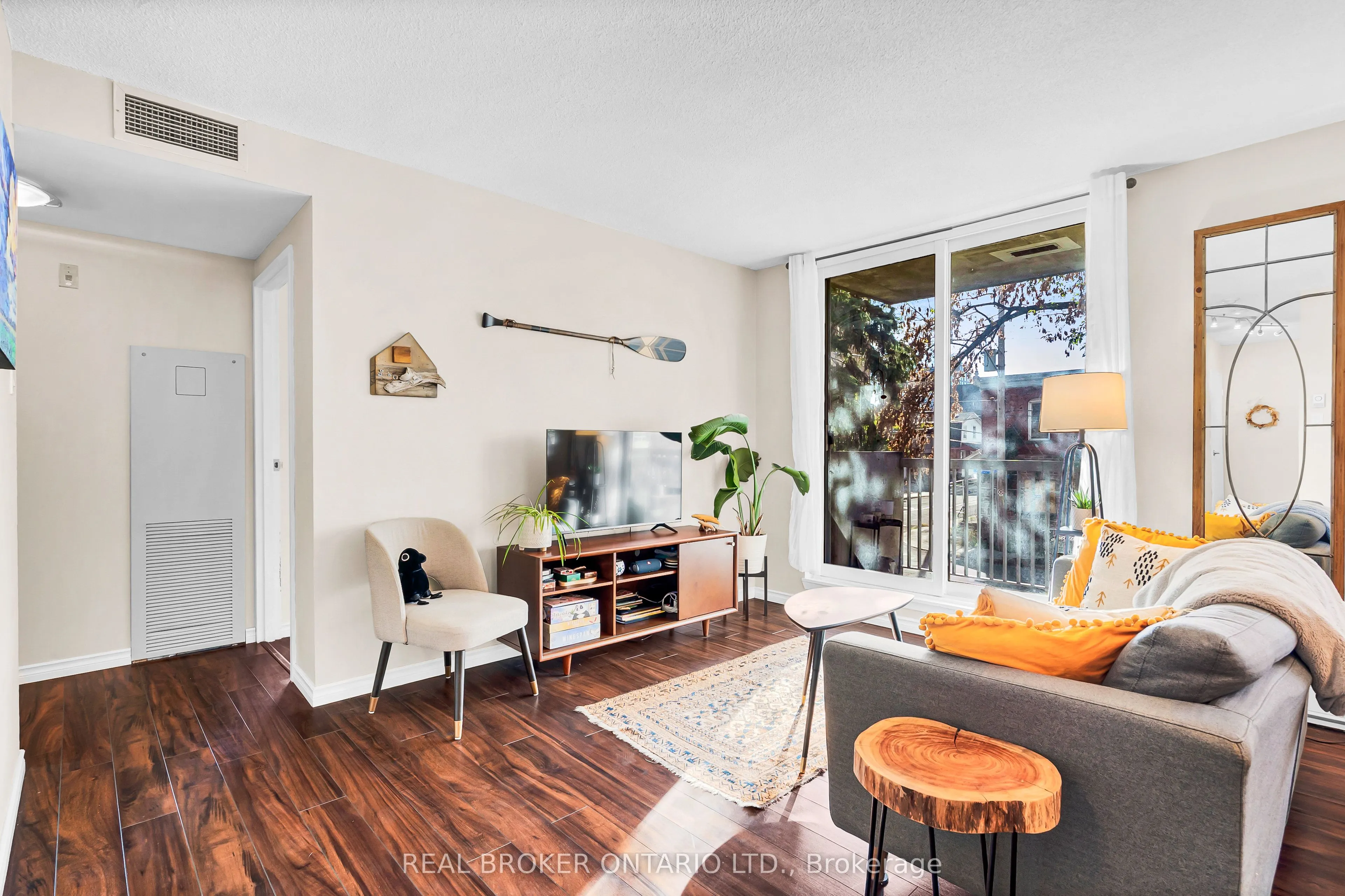 110 Forward Avenue, #209