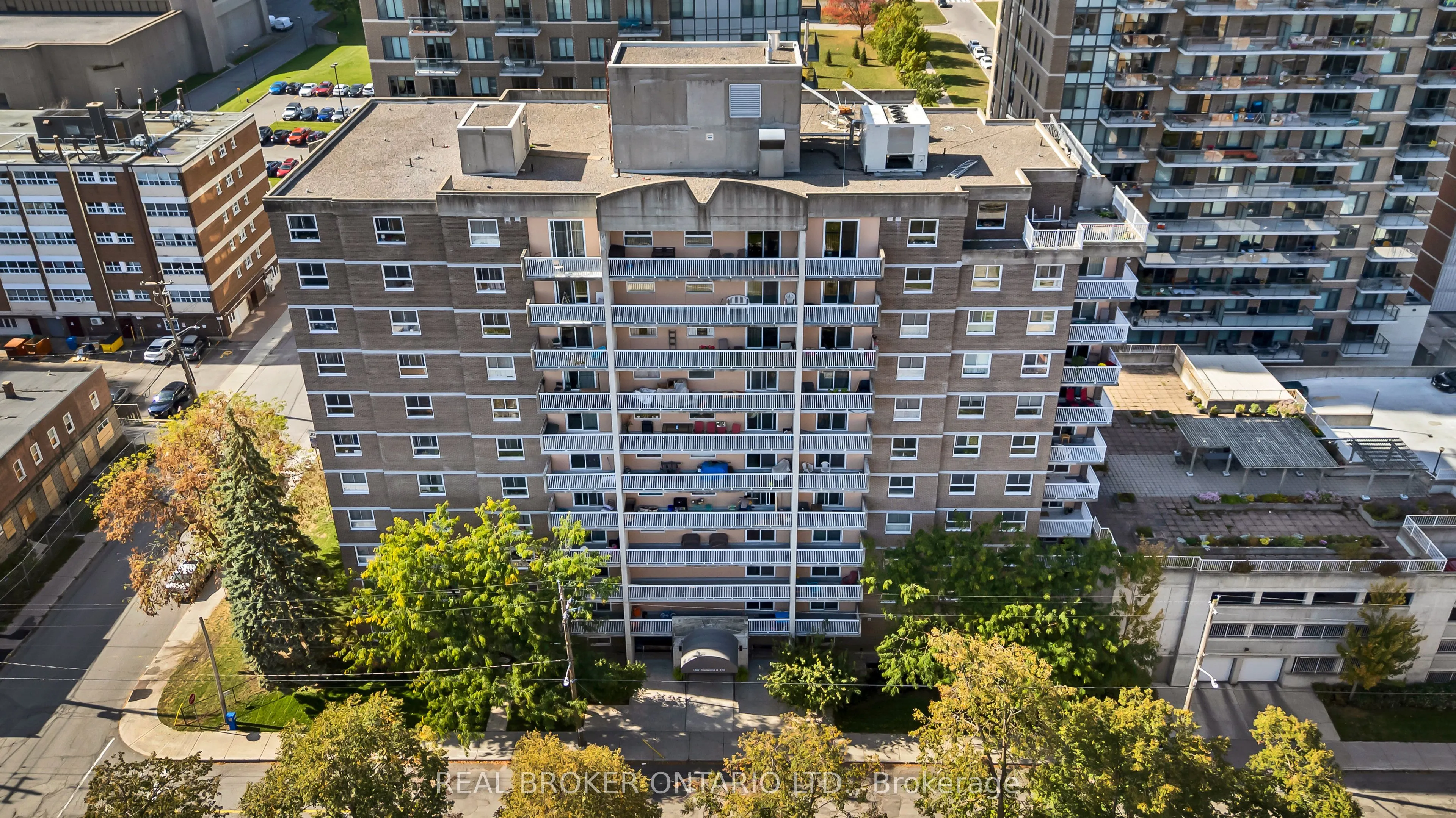 110 Forward Avenue, #209
