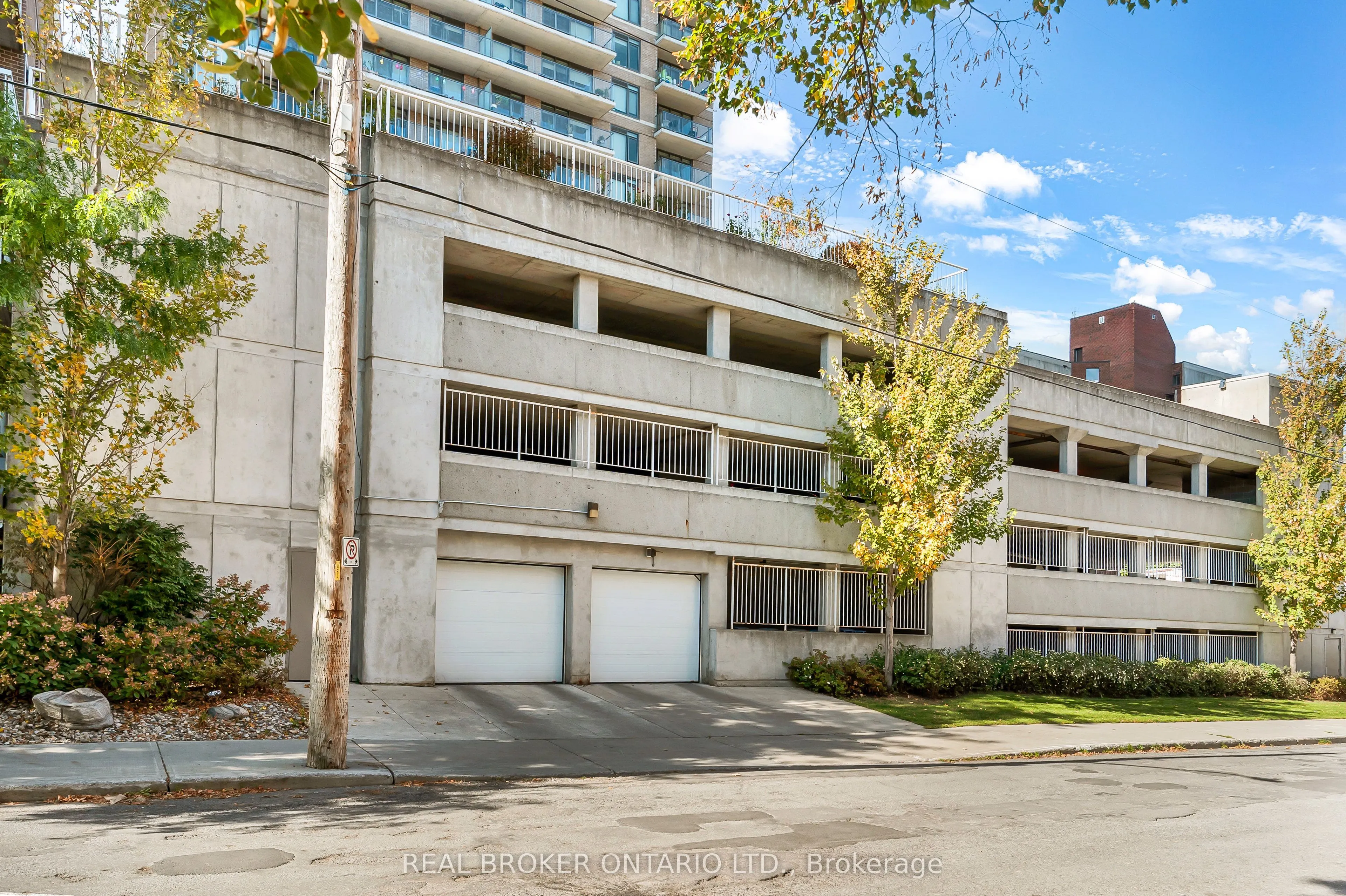 110 Forward Avenue, #209