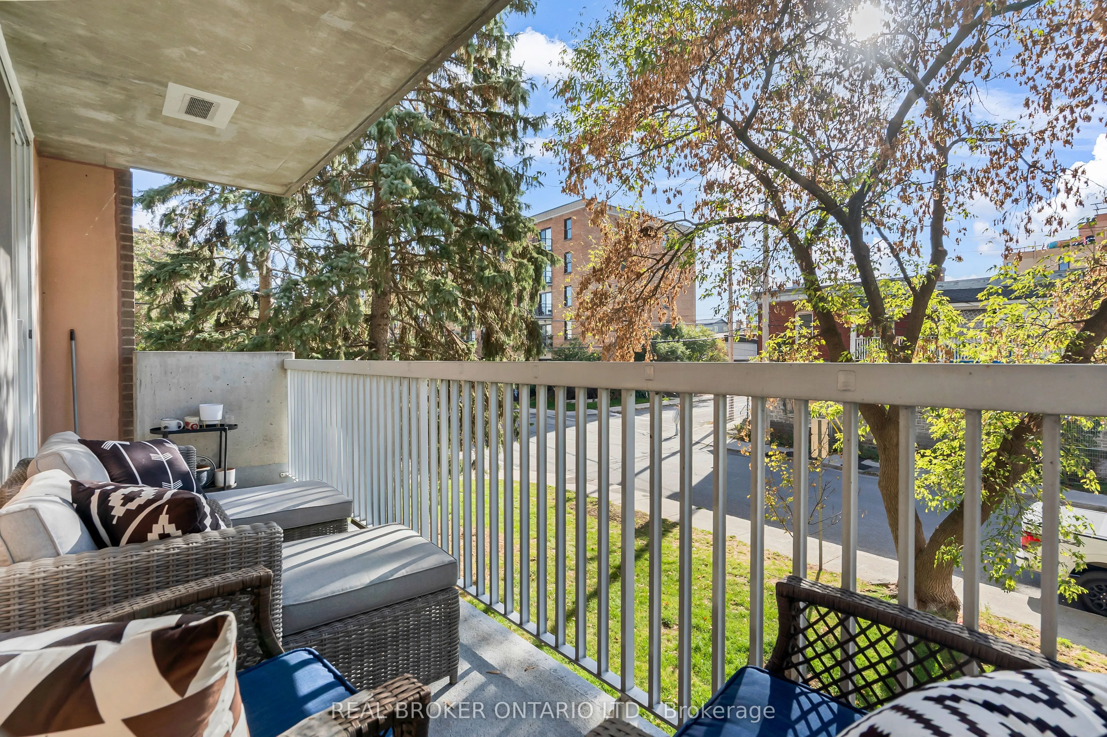 110 Forward Avenue, #209