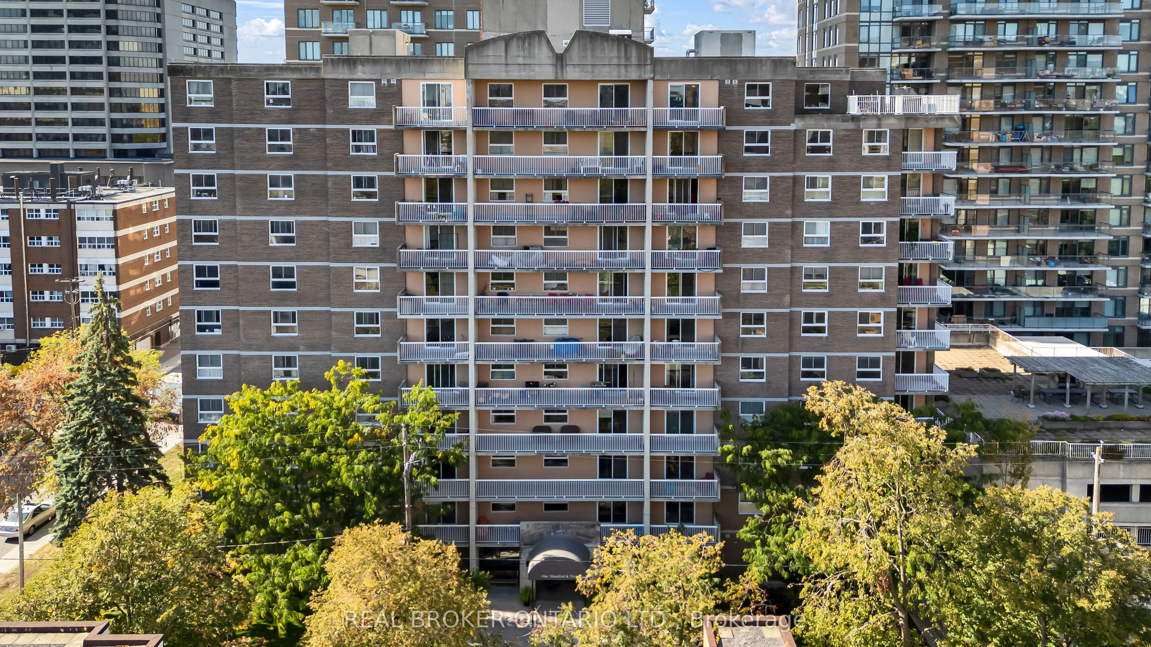 110 Forward Avenue, #209