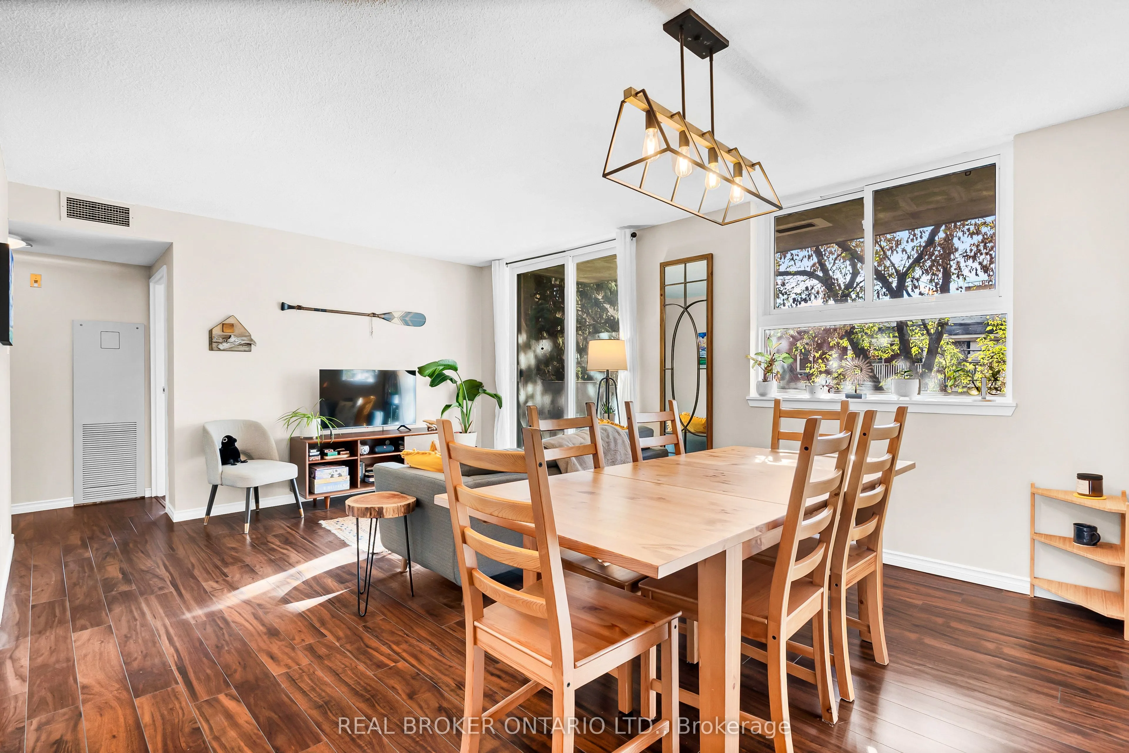 110 Forward Avenue, #209