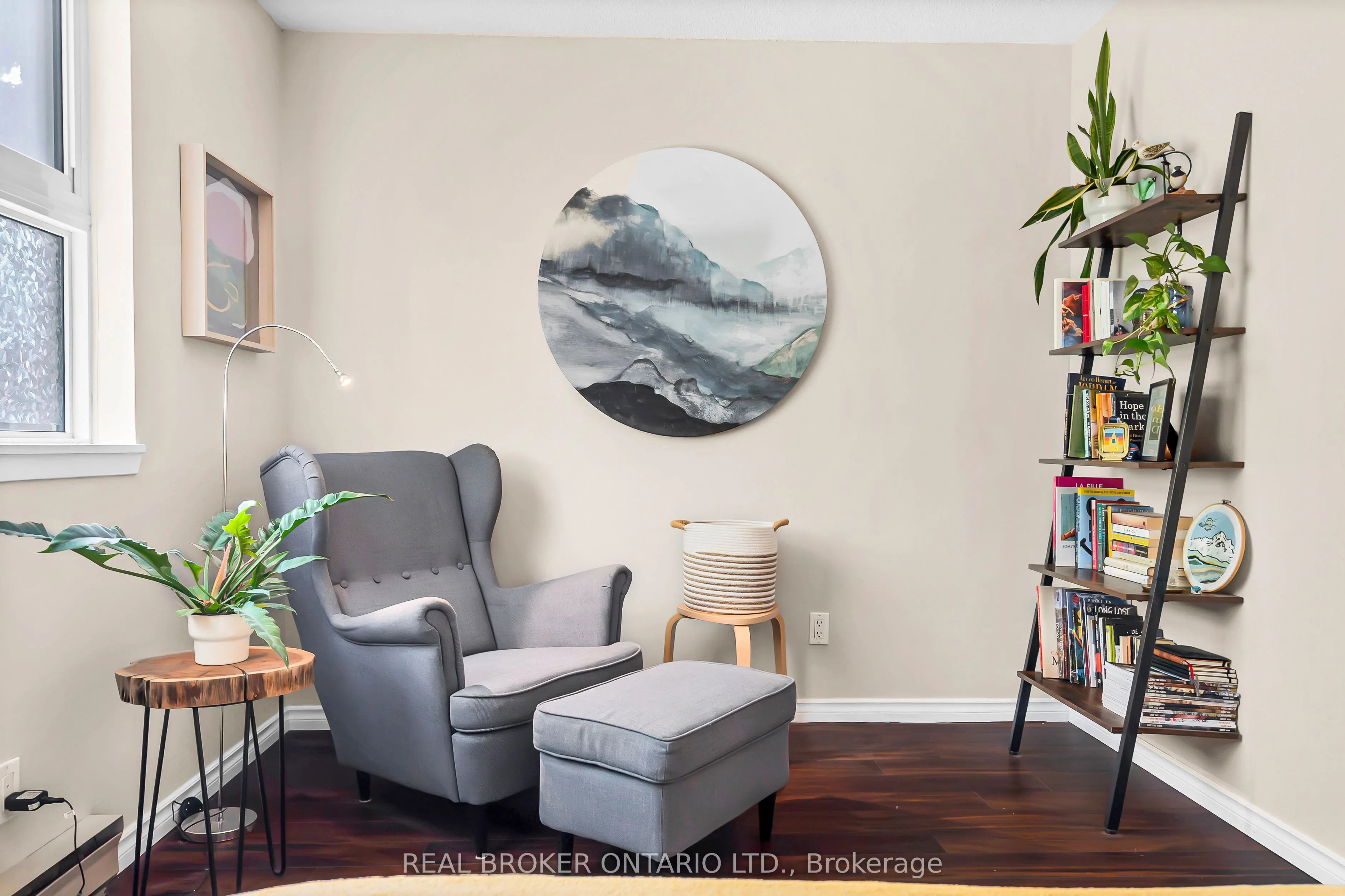 110 Forward Avenue, #209