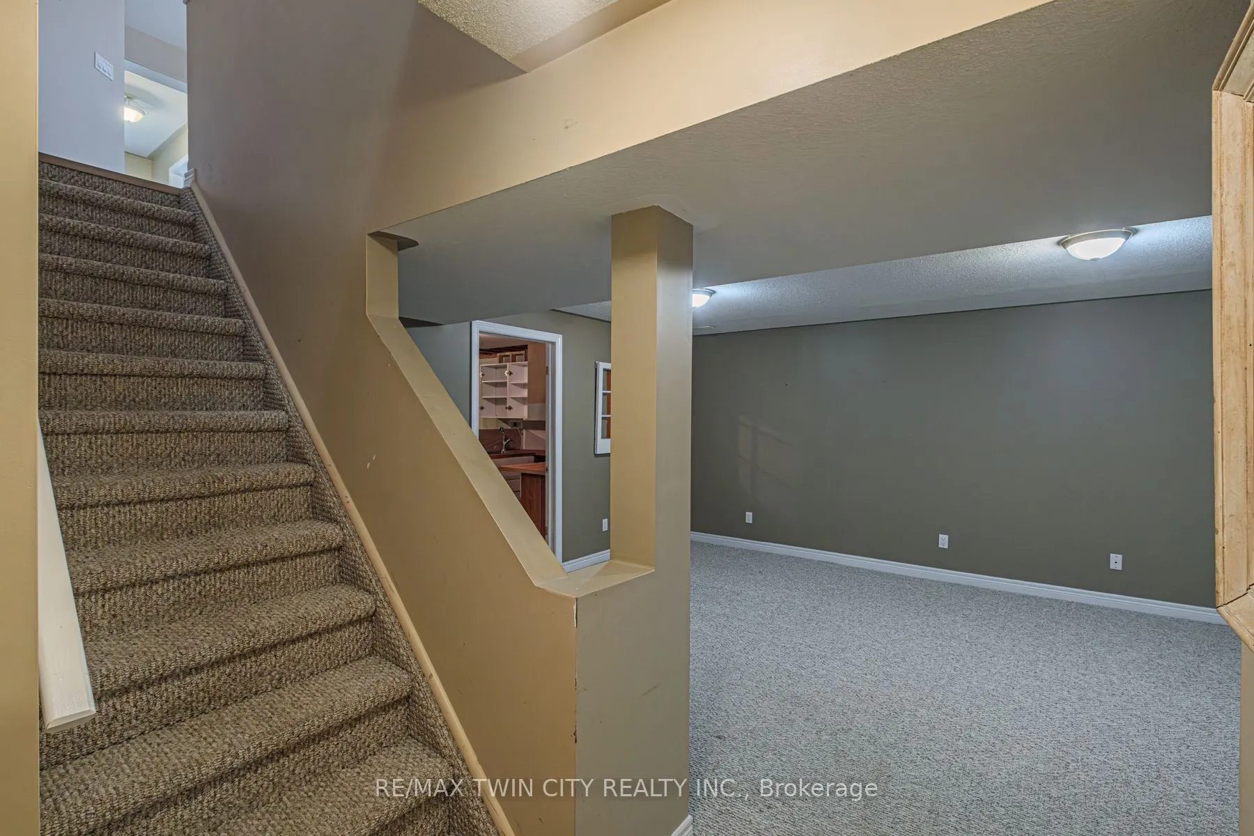 110 Somerset Road W, #9