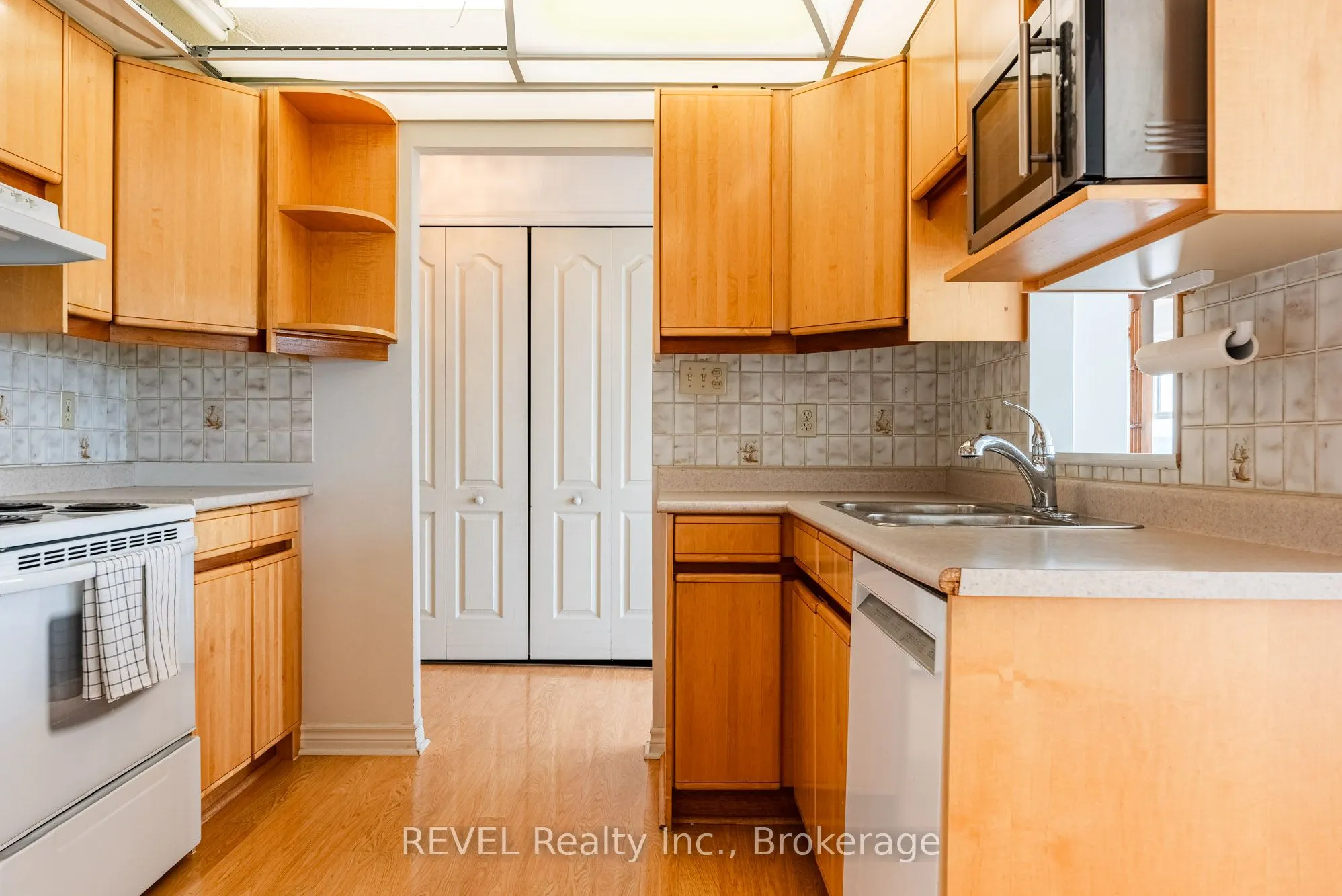 7 GALE Crescent, #PH 4