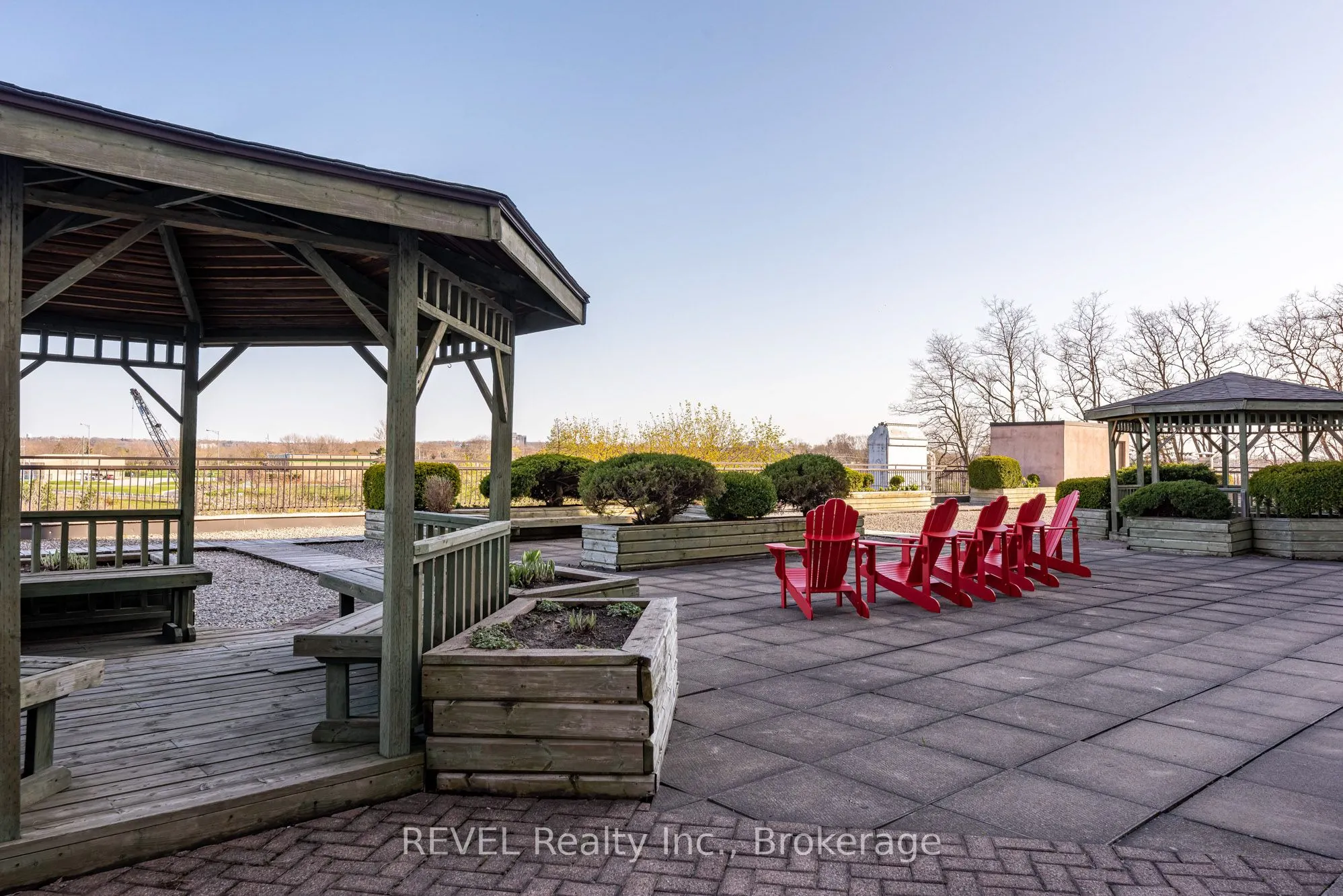 7 GALE Crescent, #PH 4