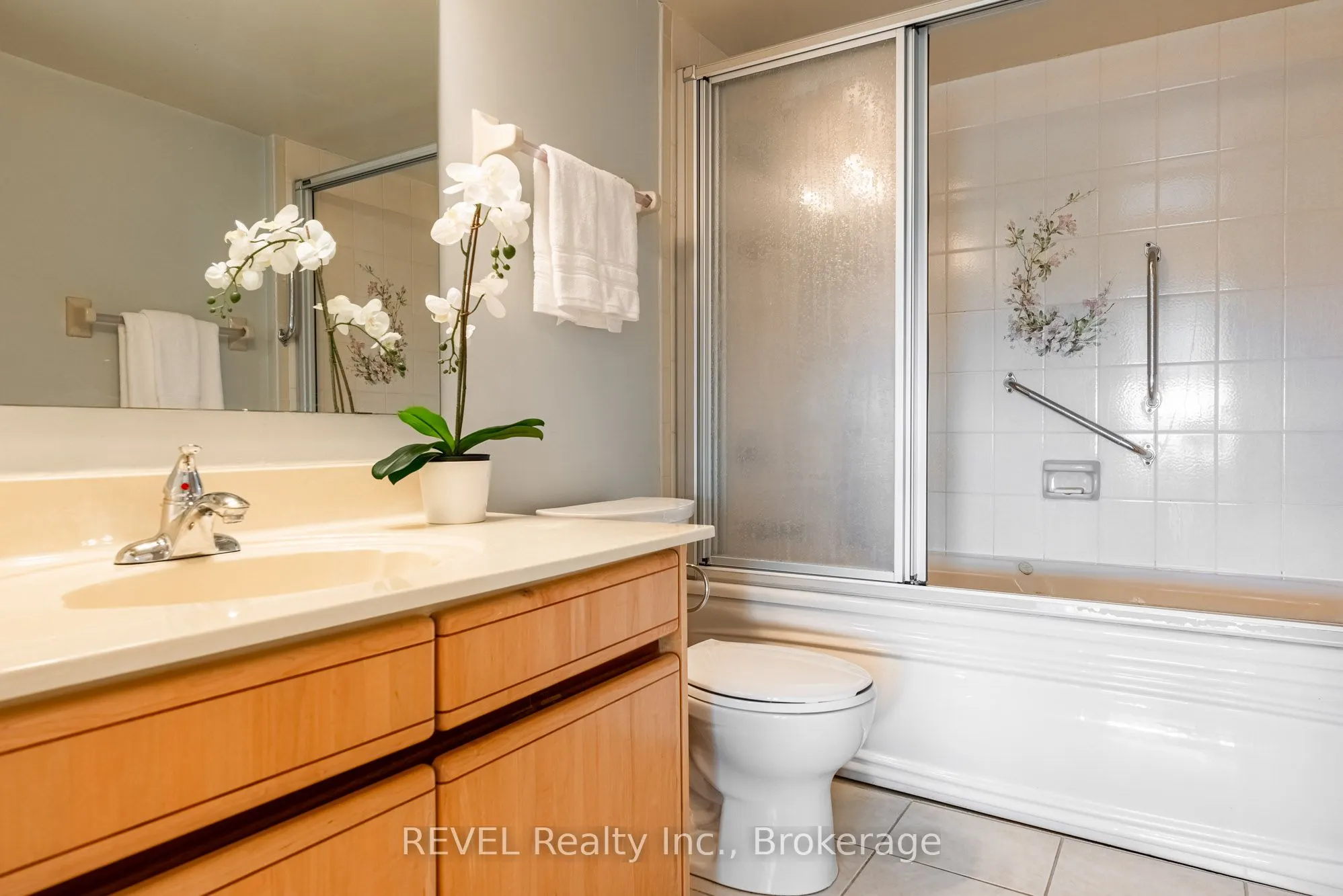 7 GALE Crescent, #PH 4