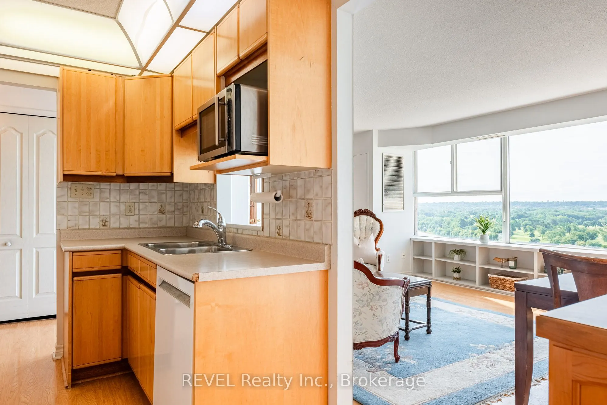 7 GALE Crescent, #PH 4