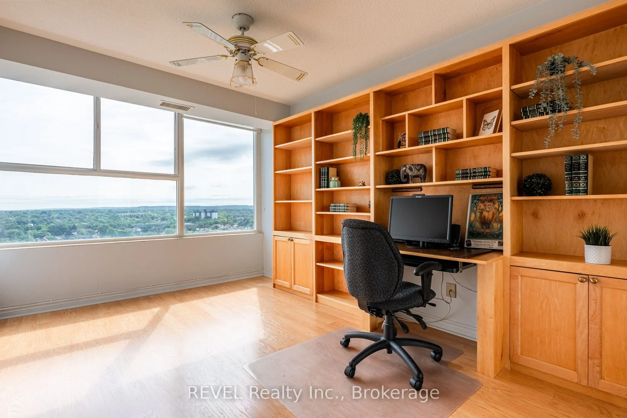 7 GALE Crescent, #PH 4