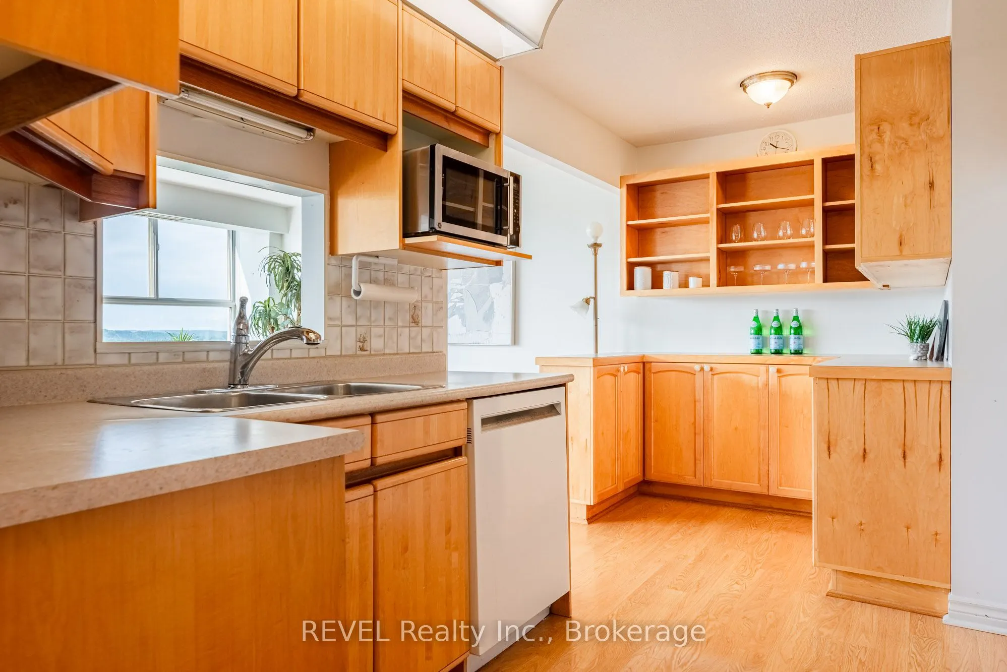 7 GALE Crescent, #PH 4