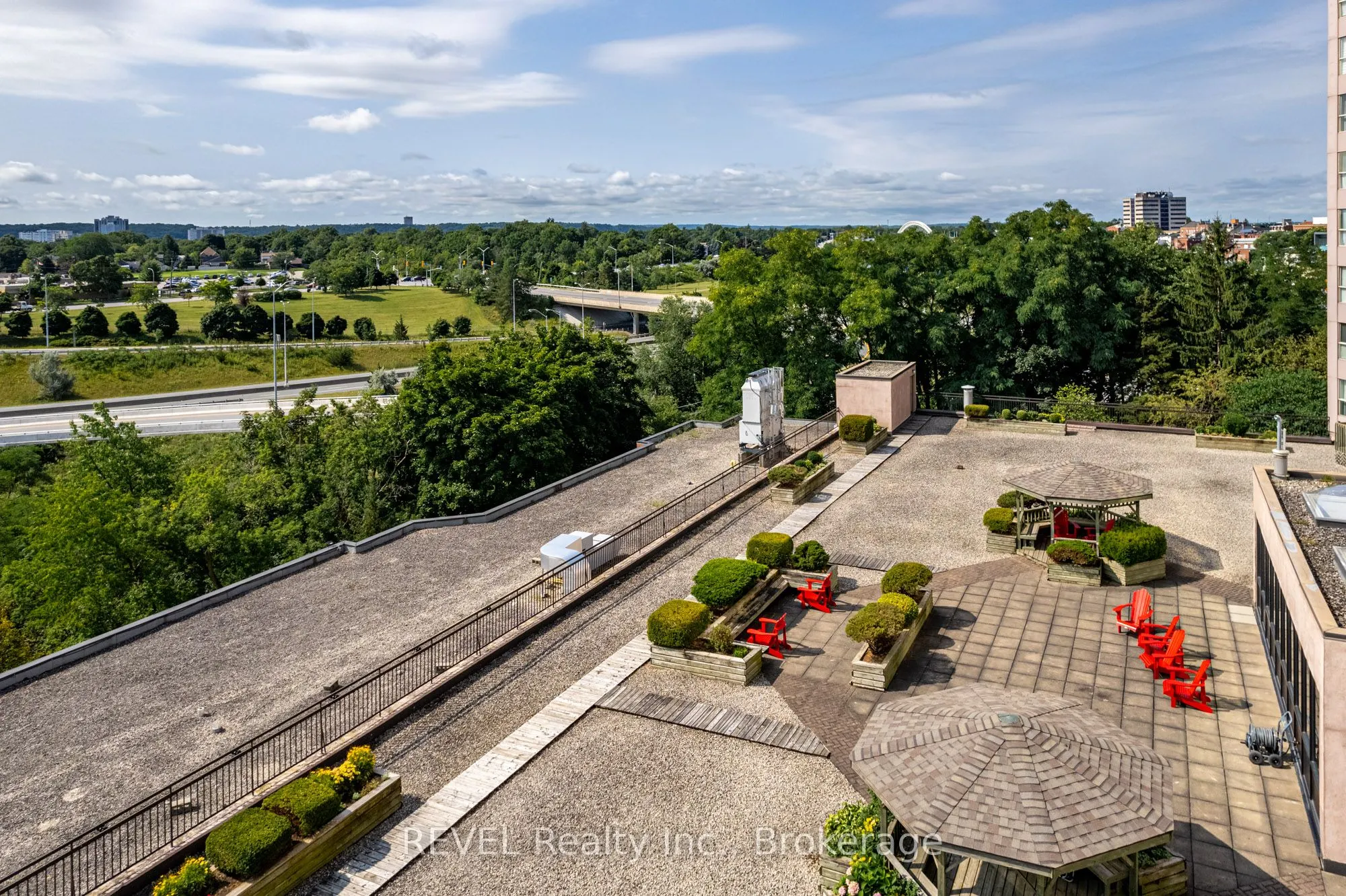 7 GALE Crescent, #PH 4