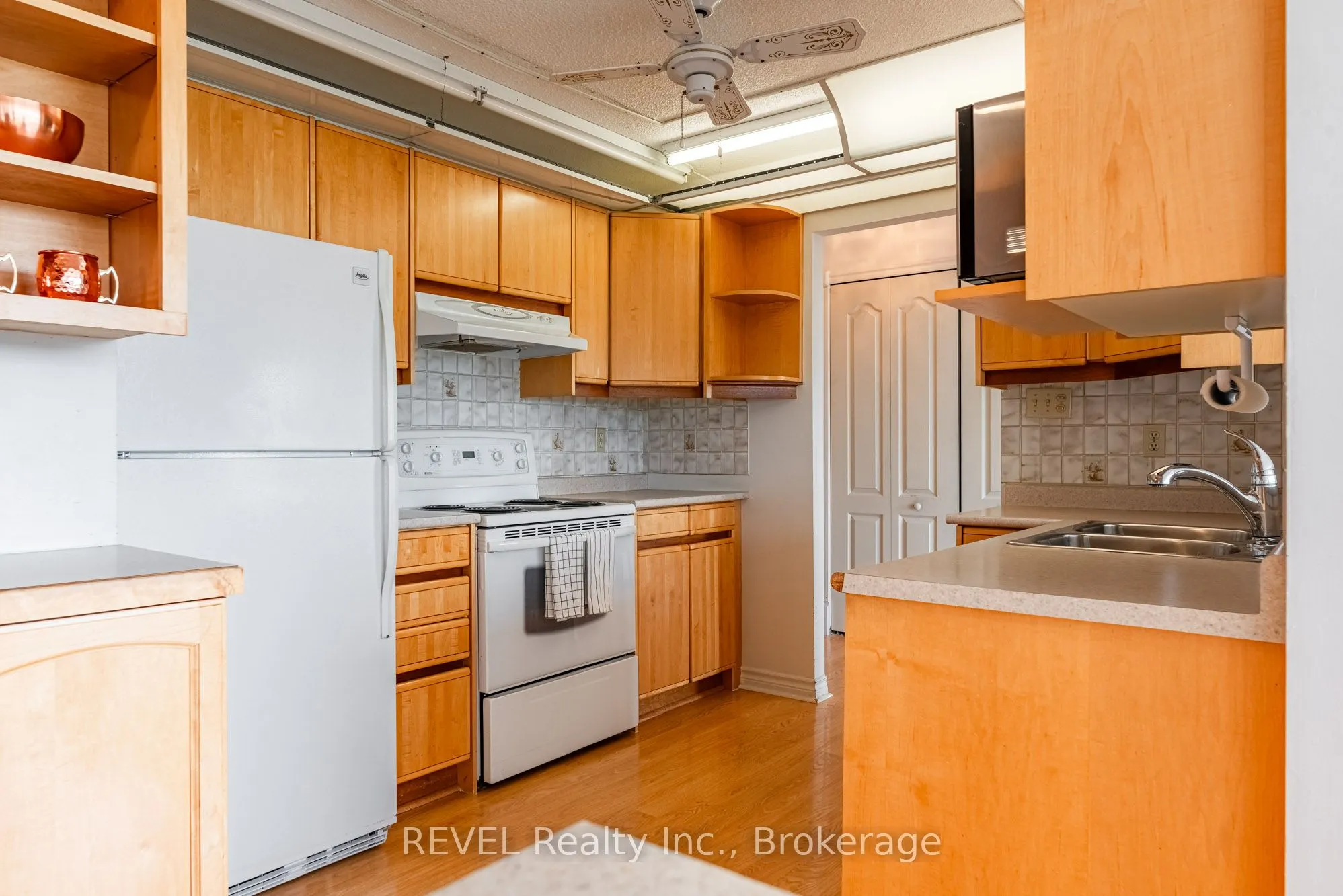 7 GALE Crescent, #PH 4