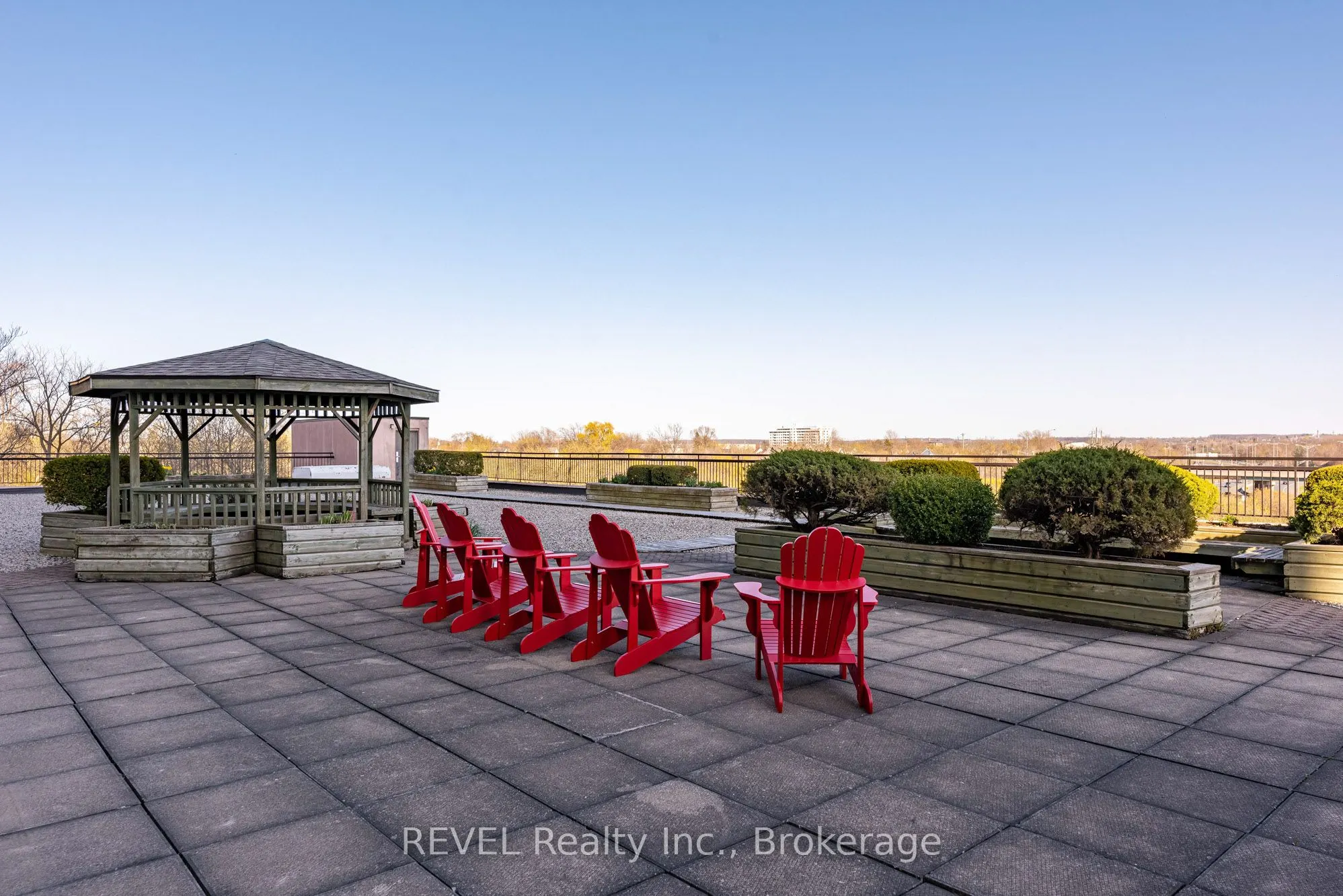 7 GALE Crescent, #PH 4