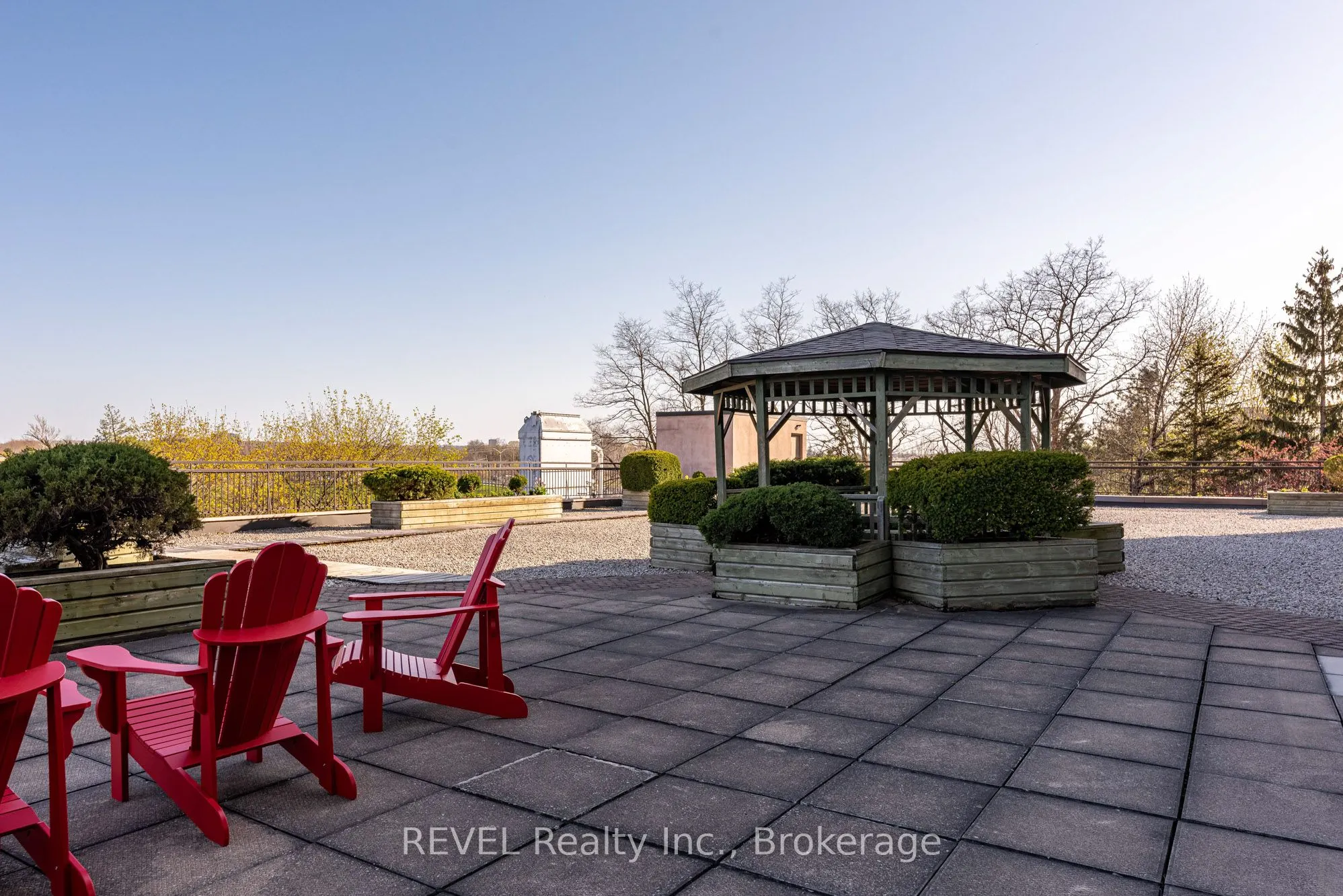 7 GALE Crescent, #PH 4