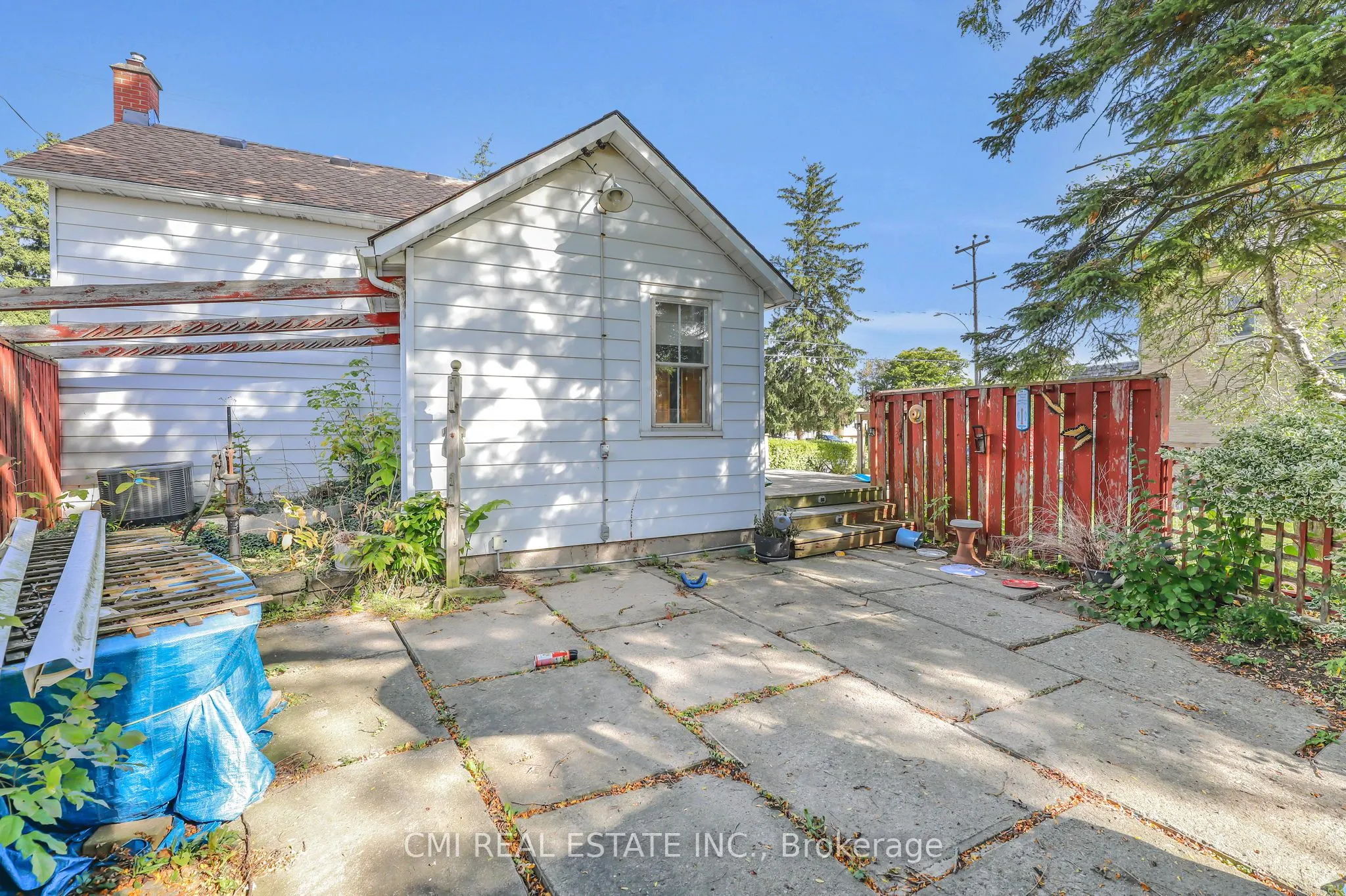 111 Snyder's Road W