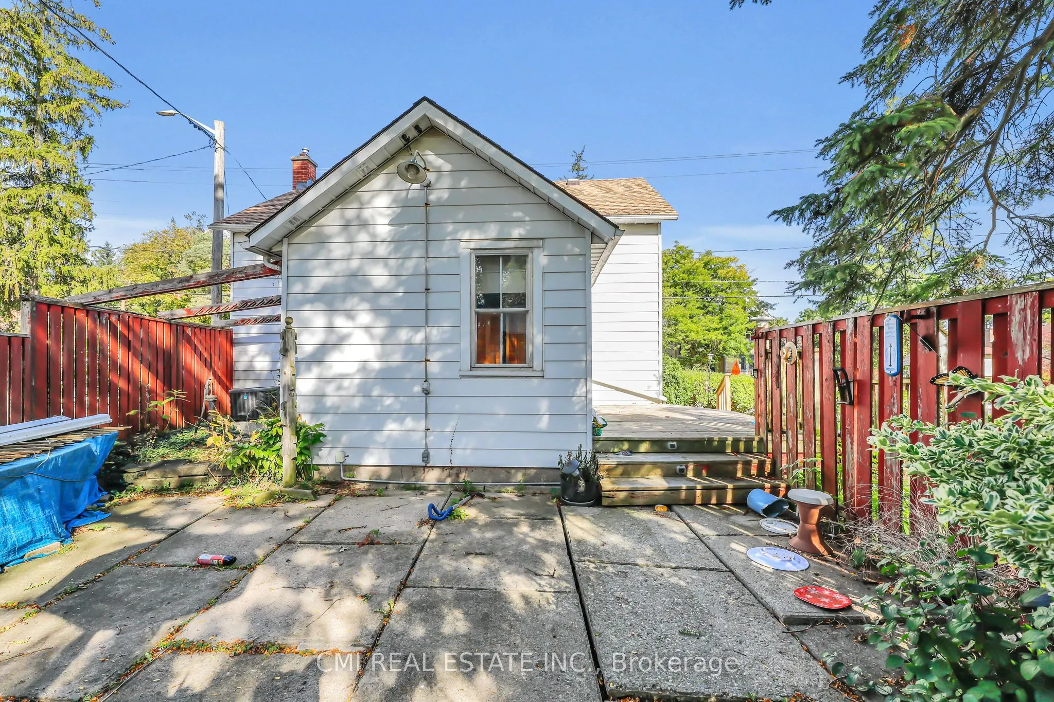 111 Snyder's Road W