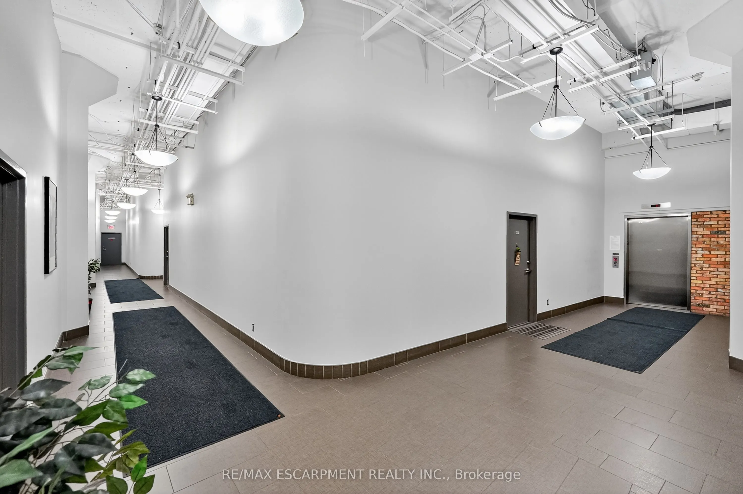 80 King William Street, #404