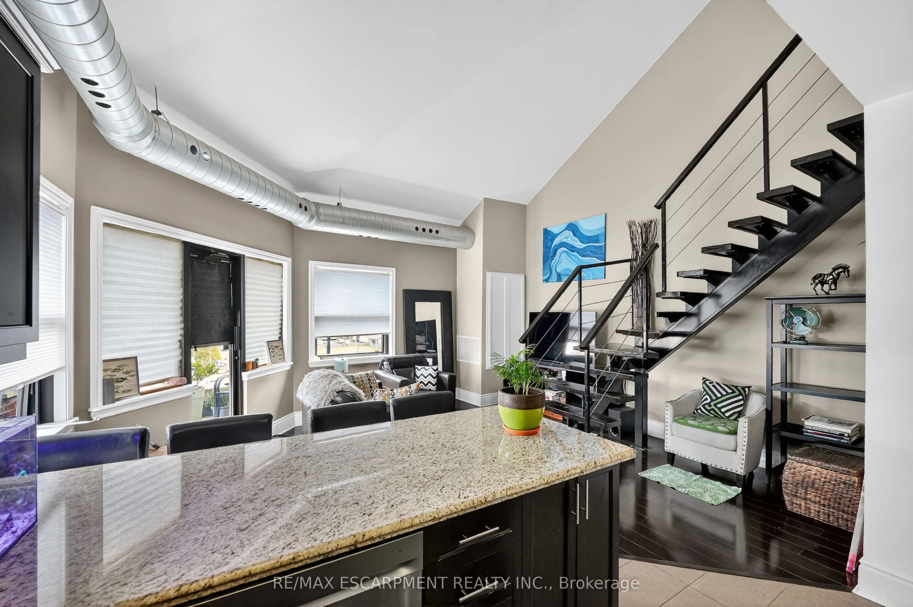 80 King William Street, #404