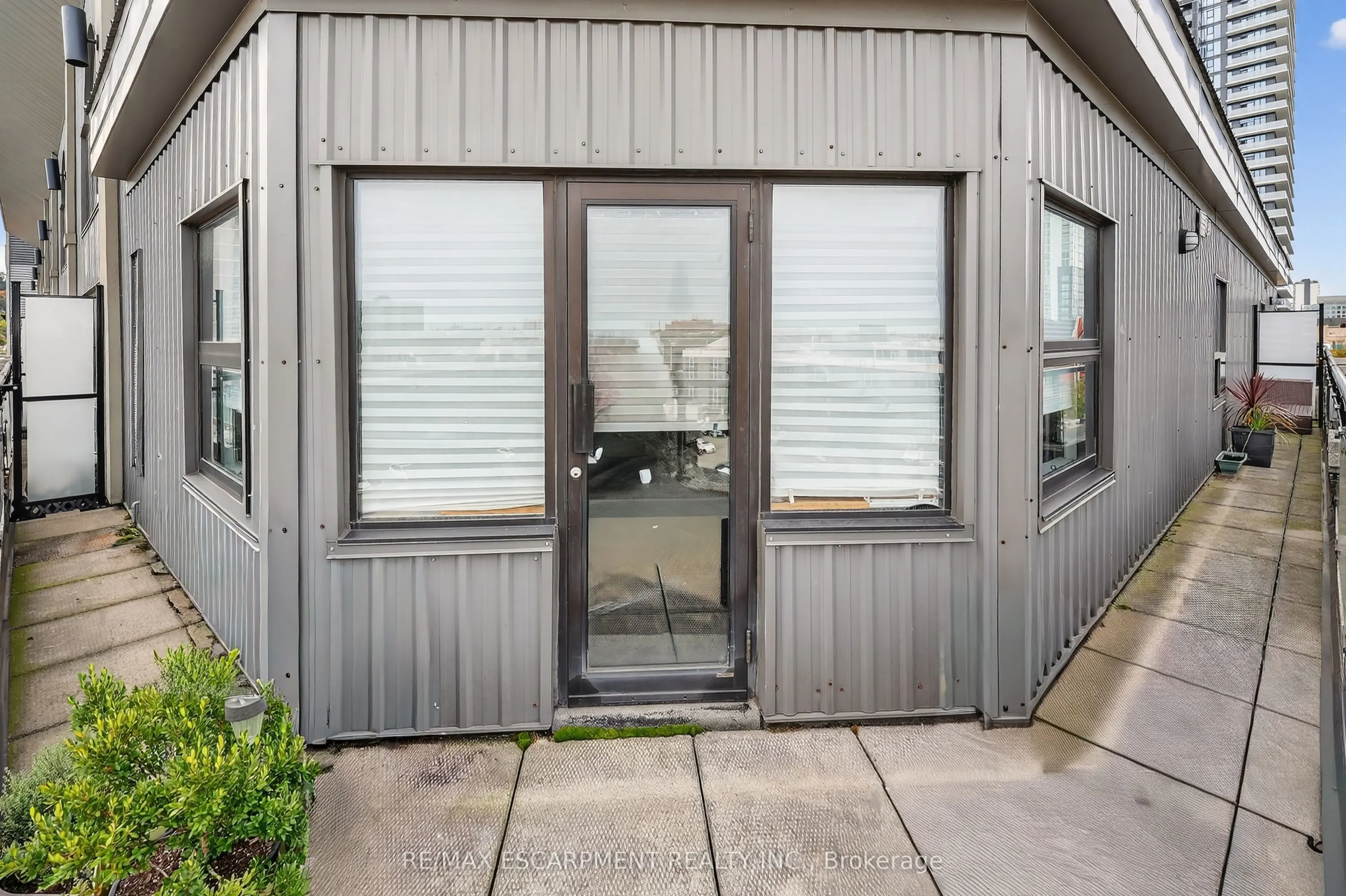 80 King William Street, #404