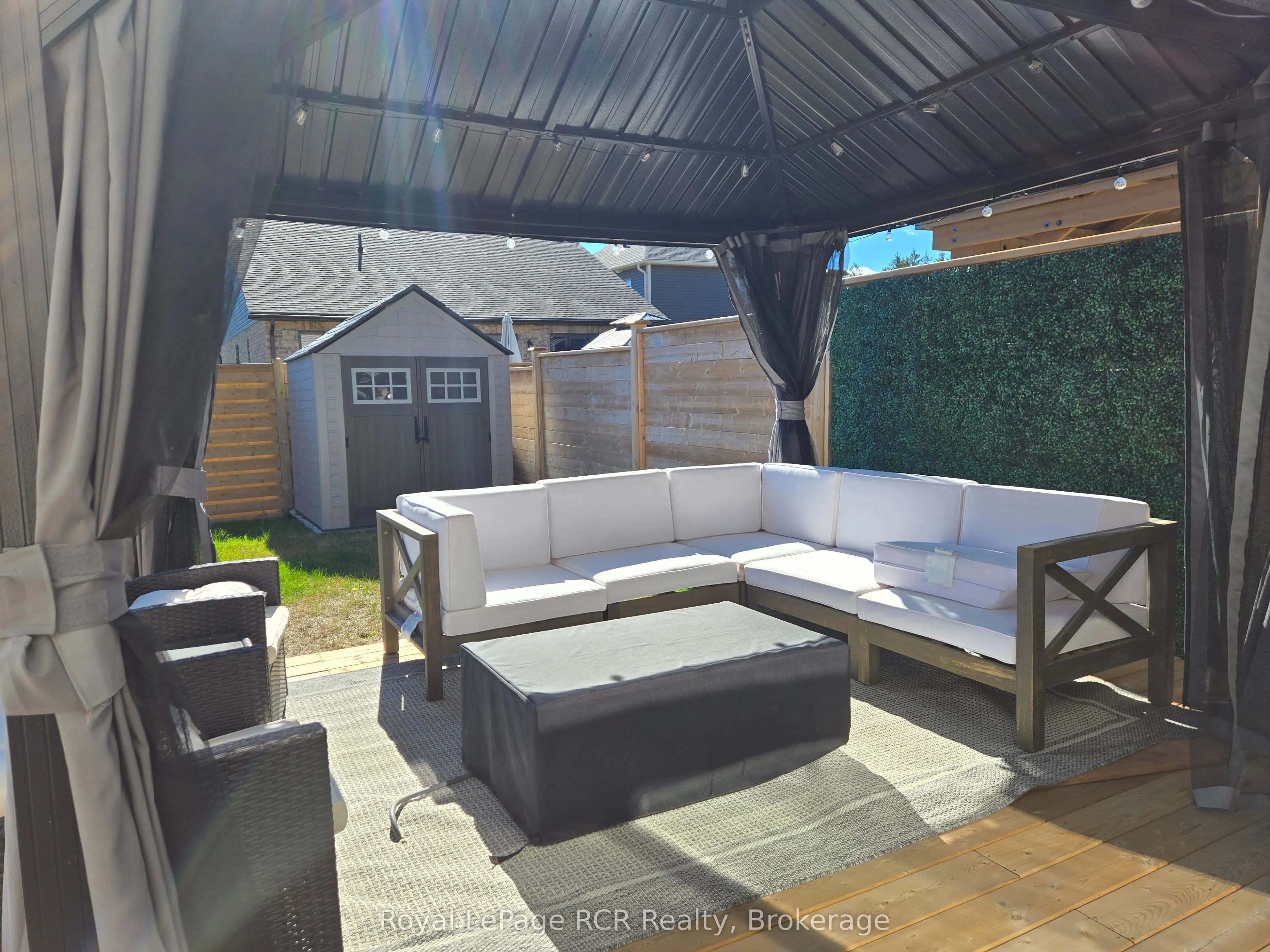 223 Jackson Street E