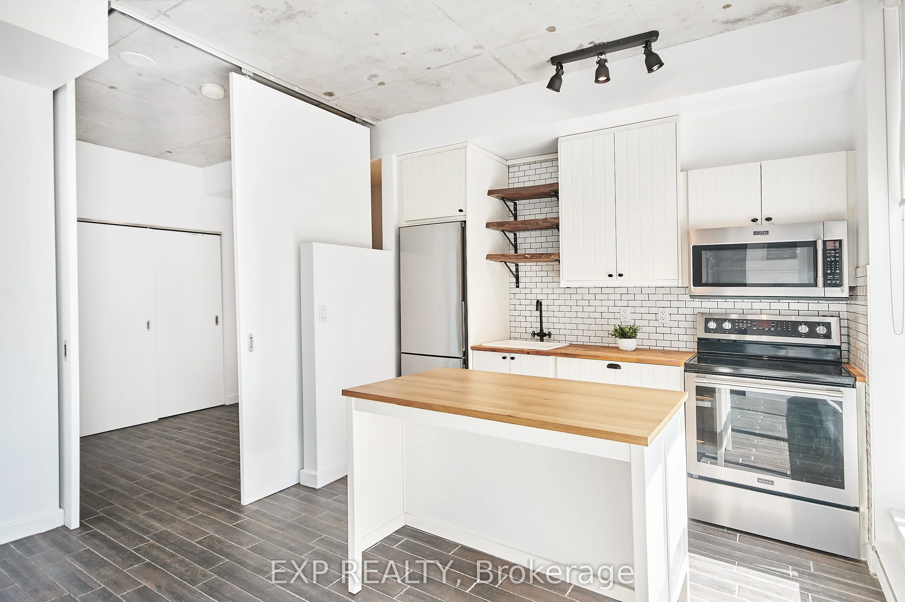 180 York Street, #606