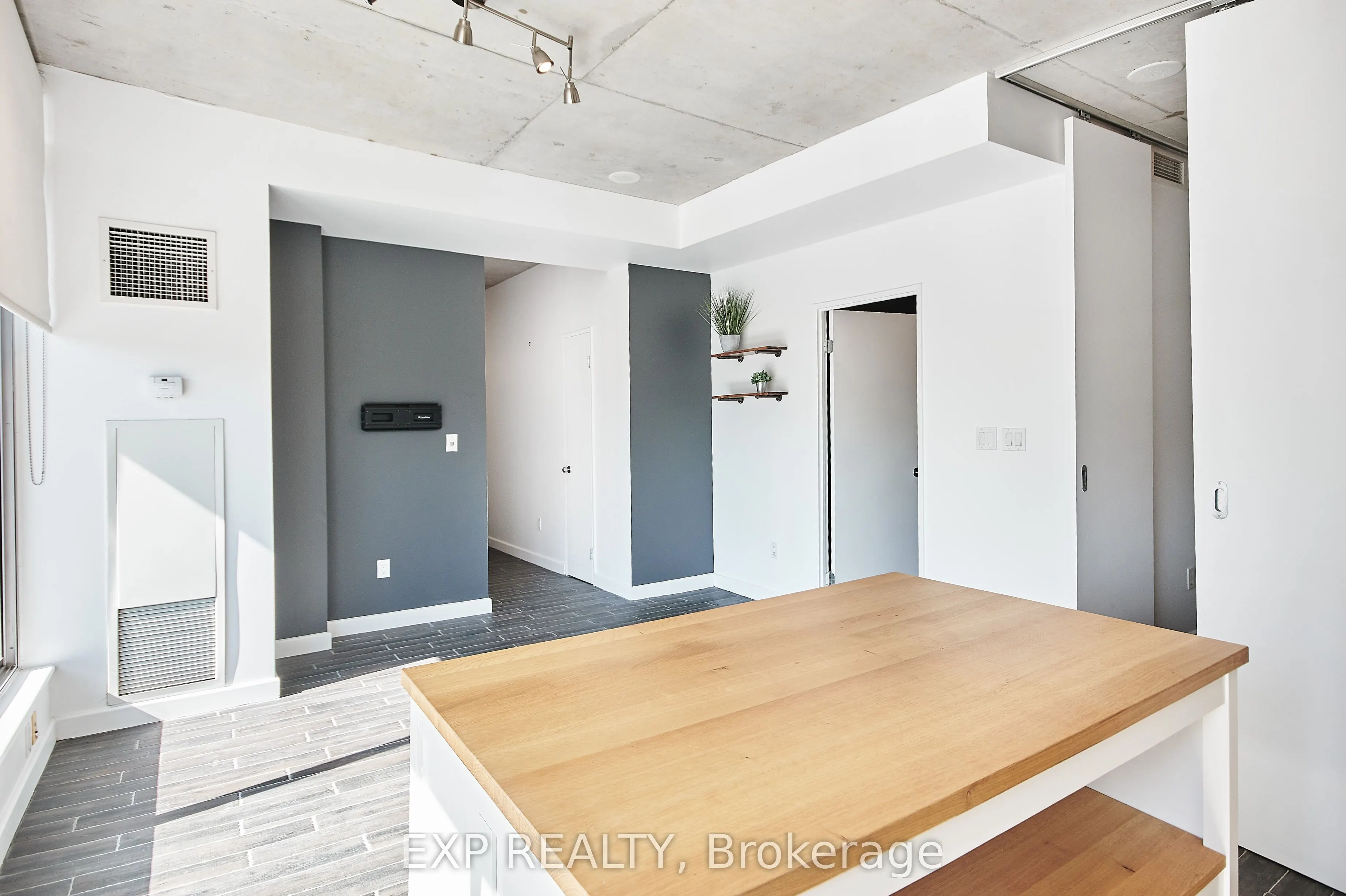 180 York Street, #606