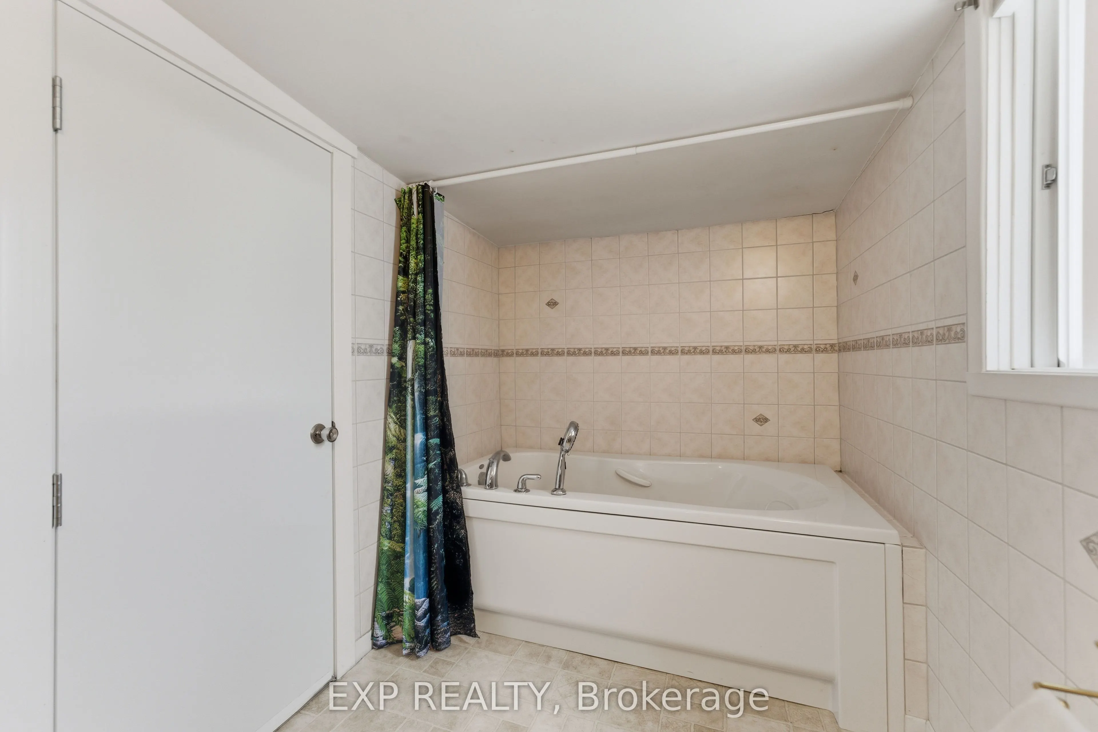 2110 Lajoie Street