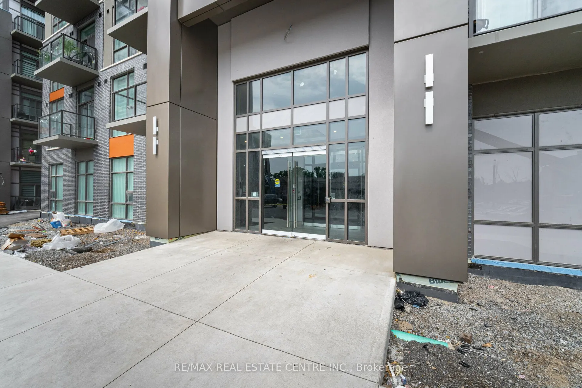 470 Dundas Street E, #329