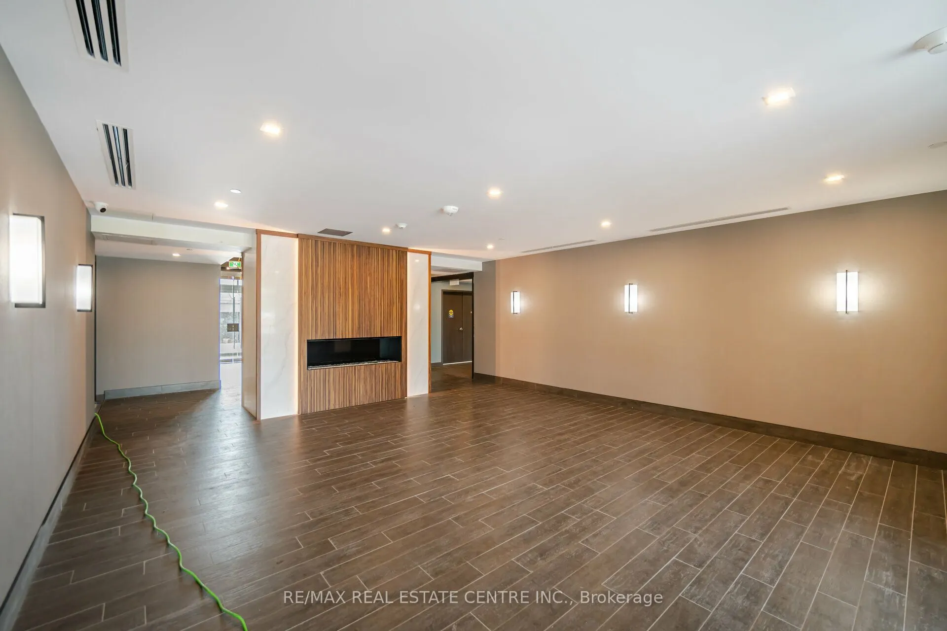470 Dundas Street E, #329
