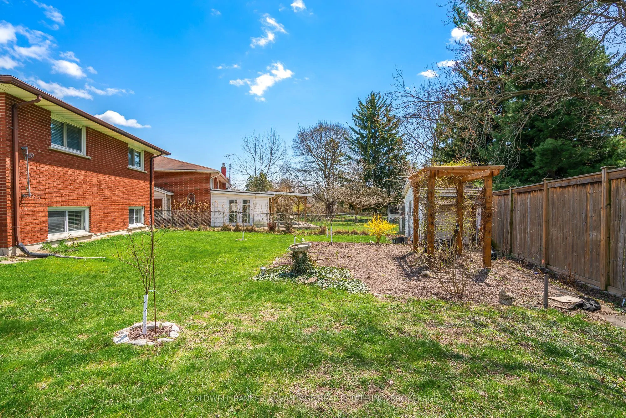 6808 Corwin Crescent