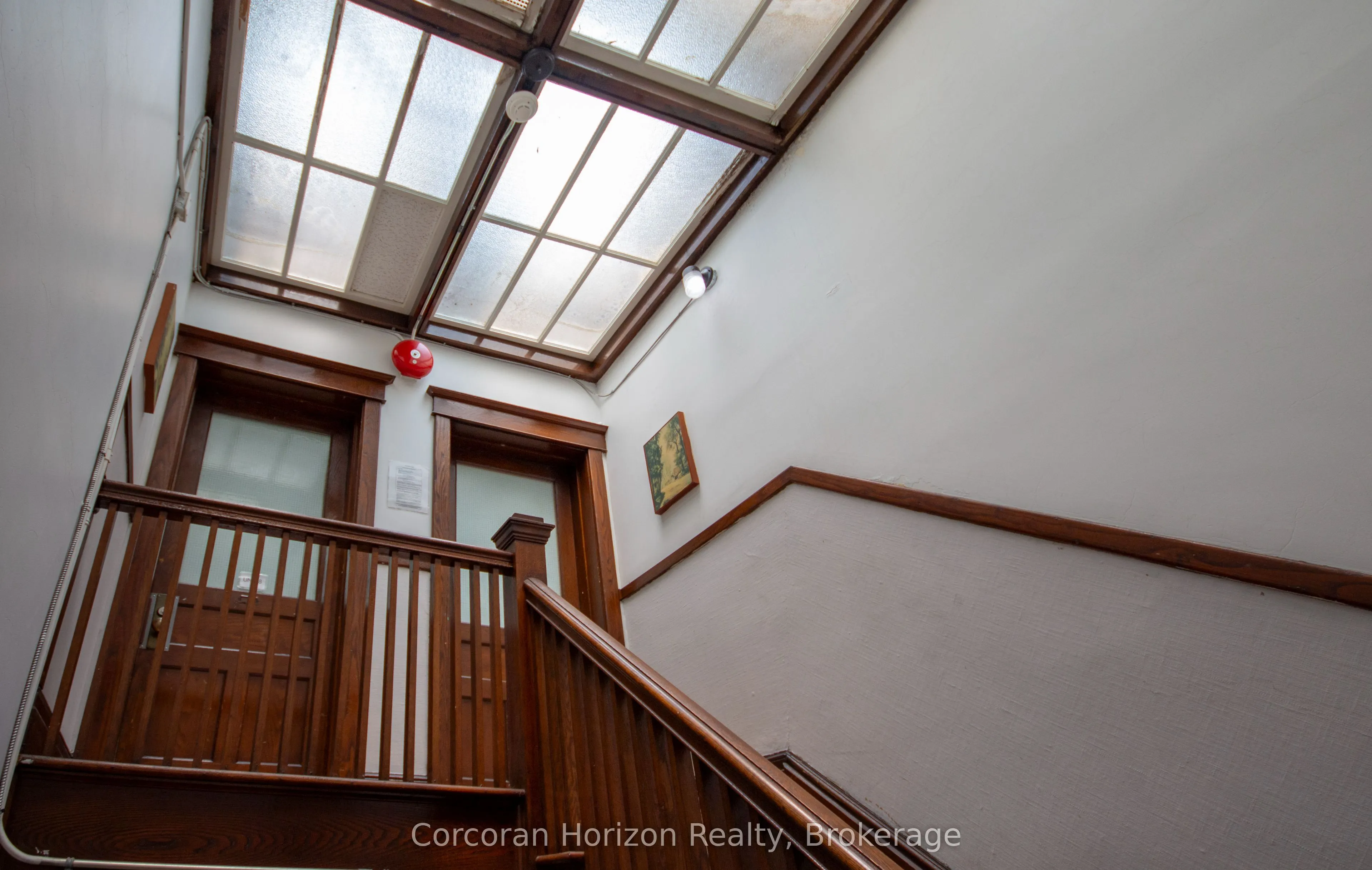 547-549 Main Street E