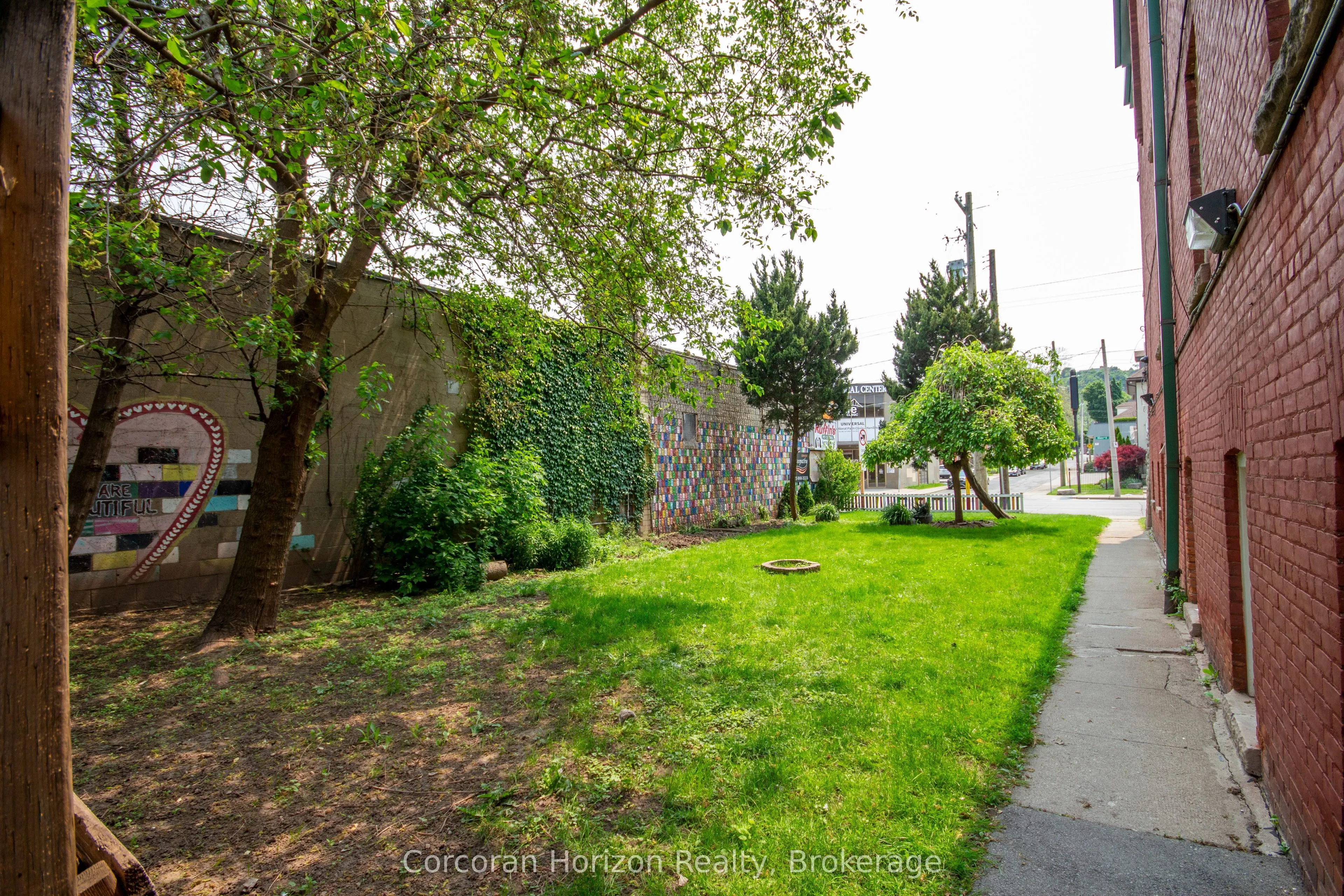 547-549 Main Street E