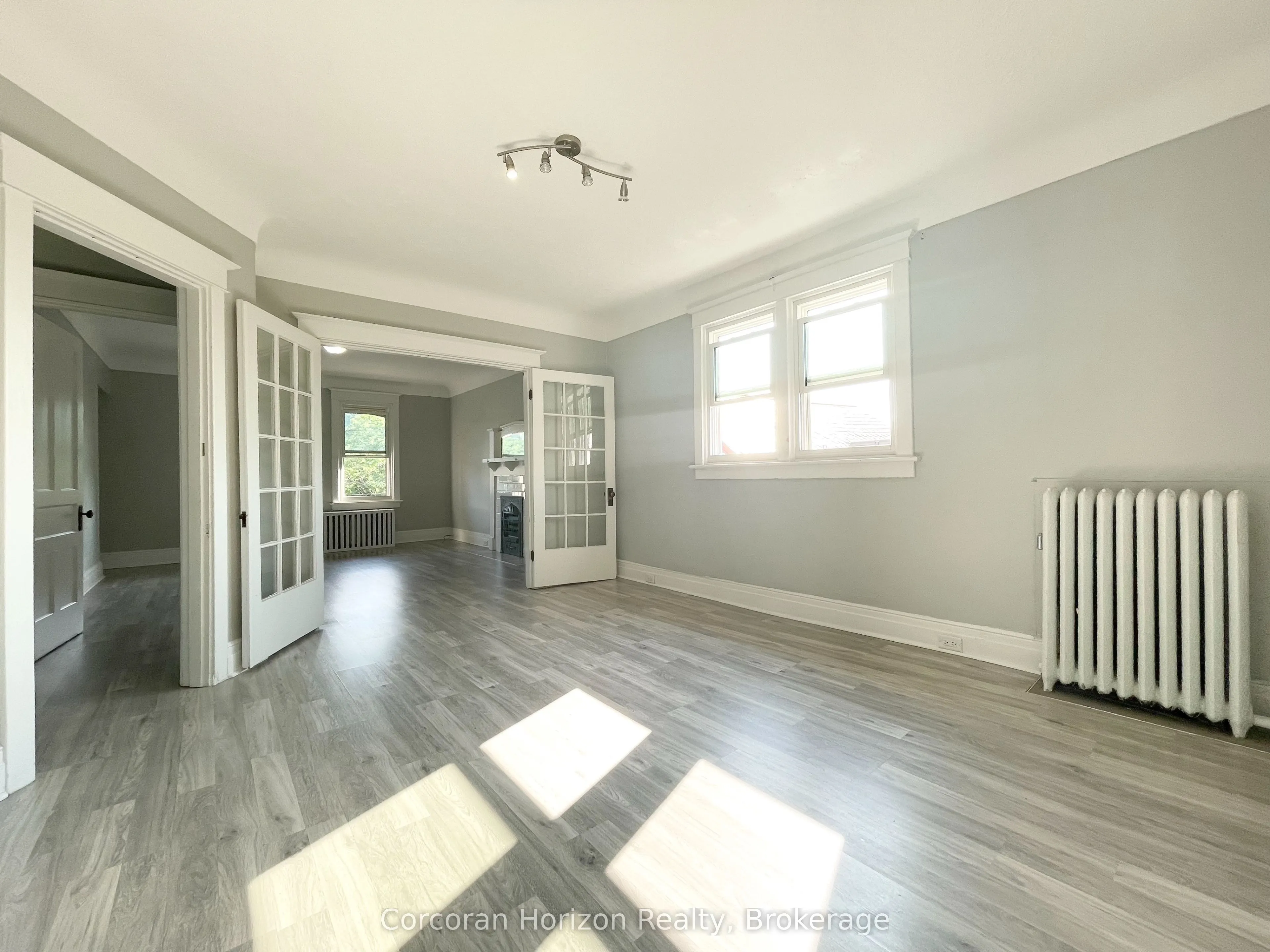 547-549 Main Street E